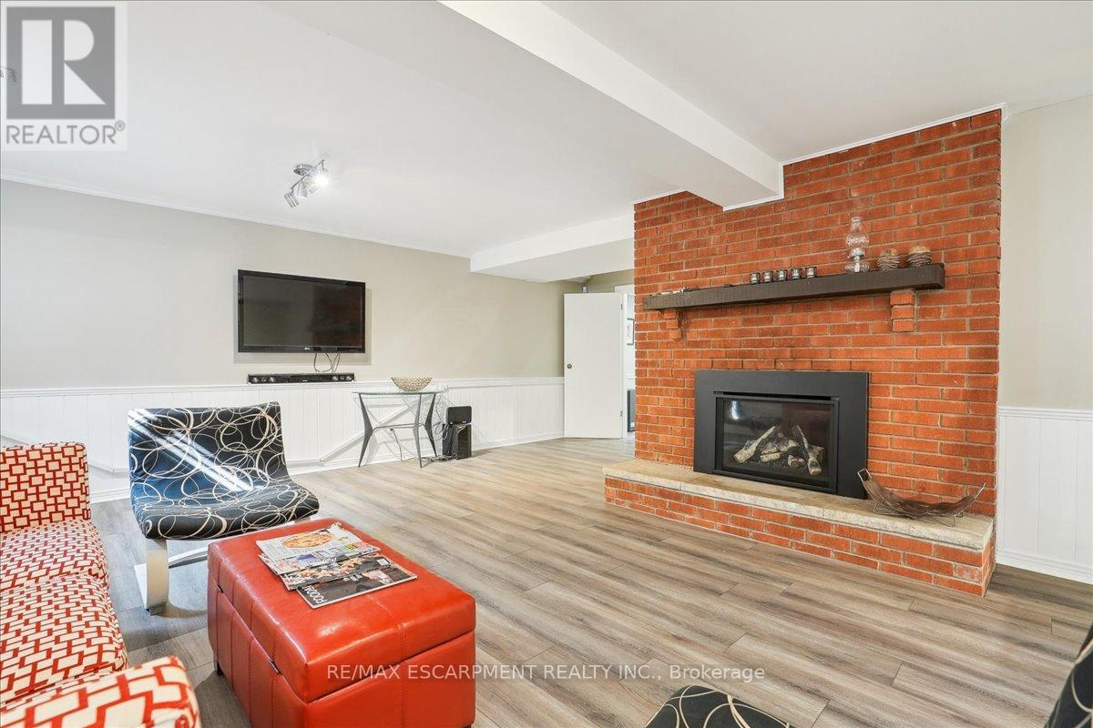 208 Mohawk Road, Hamilton (Ancaster), Ontario  L9G 2W9 - Photo 26 - X12199695