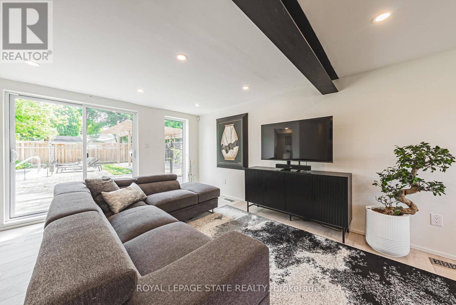 16 Lynndale Drive, Hamilton (Dundas), Ontario  L9H 3L6 - Photo 32 - X12199699