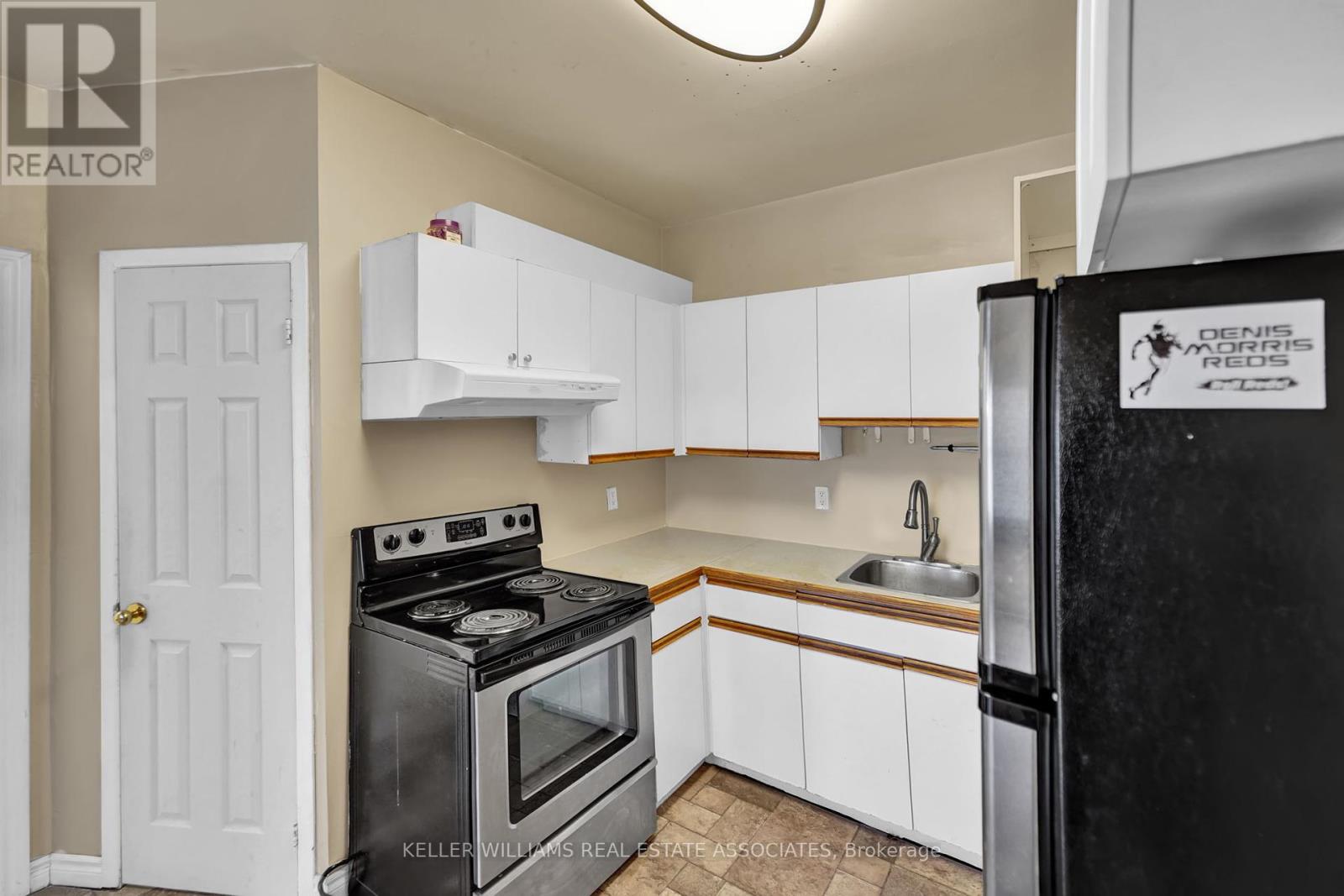 Main - 27 Berryman Avenue, St. Catharines, Ontario  L2R 3W8 - Photo 11 - X12199760