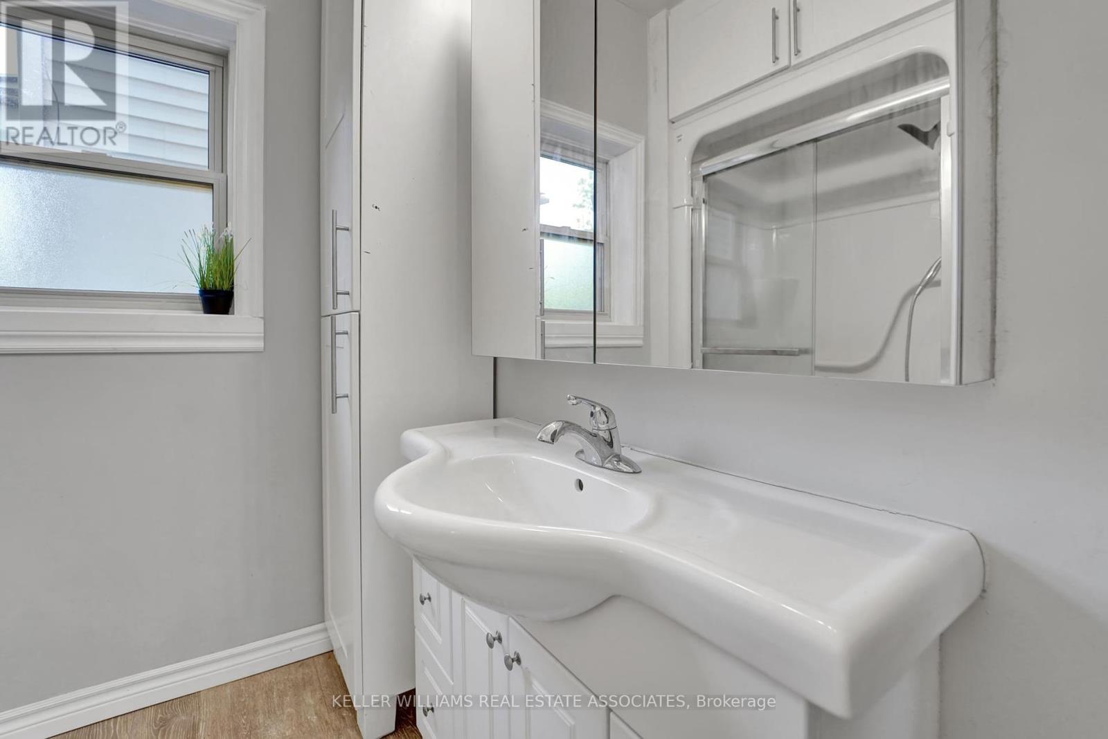 Main - 27 Berryman Avenue, St. Catharines, Ontario  L2R 3W8 - Photo 23 - X12199760