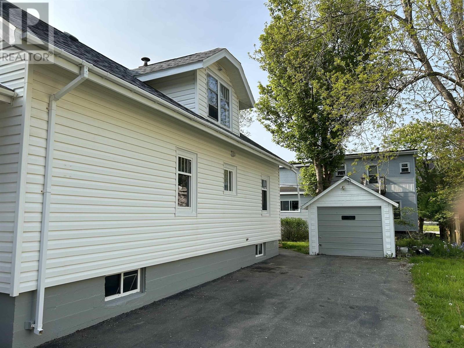 25 Cumberland Street, Yarmouth, Nova Scotia  B5A 1C9 - Photo 6 - 202513617