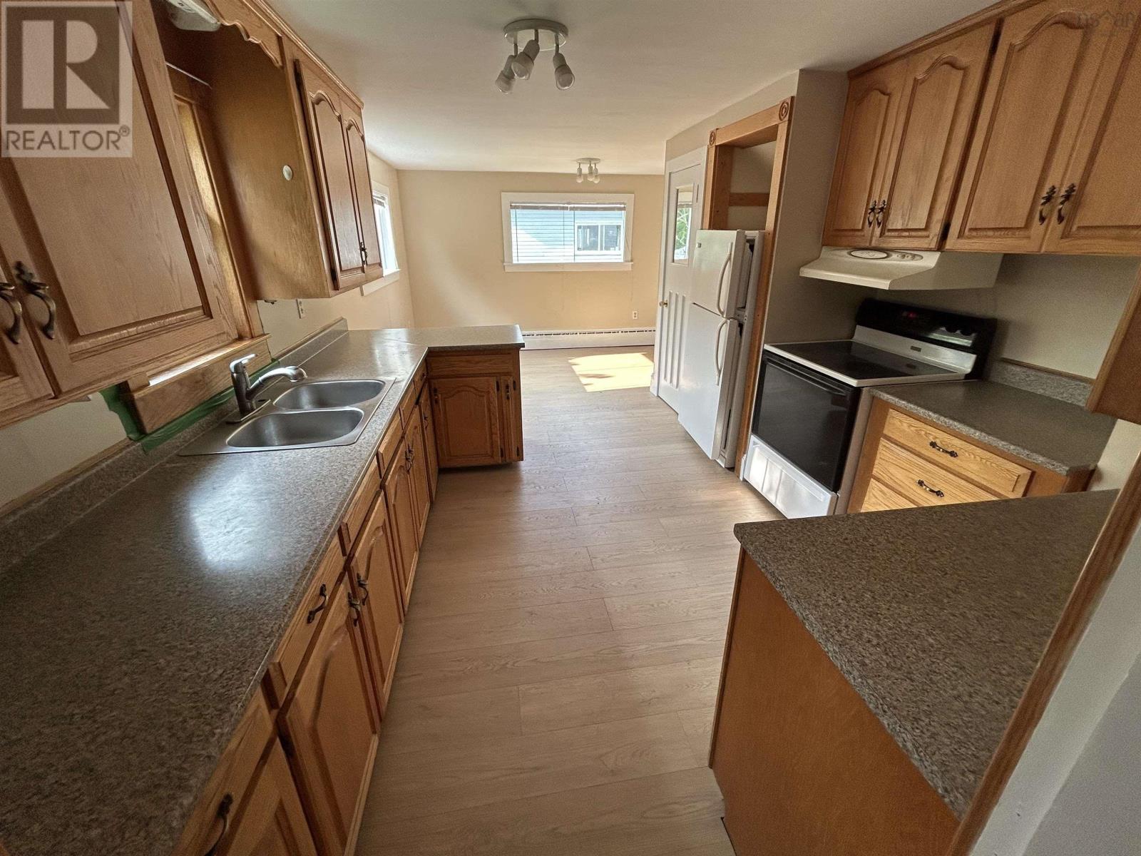 25 Cumberland Street, Yarmouth, Nova Scotia  B5A 1C9 - Photo 8 - 202513617