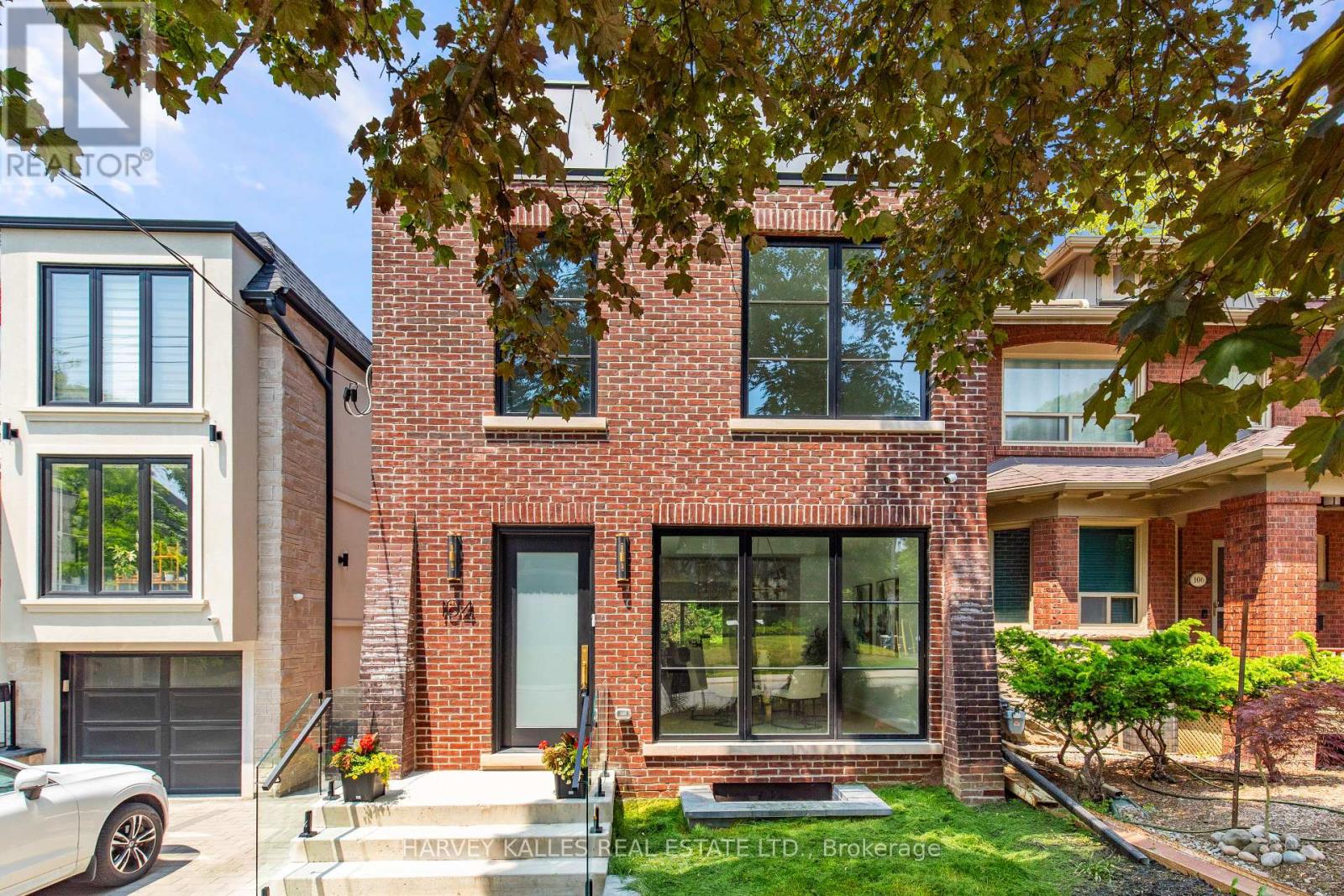 104 MANOR ROAD E, Toronto, Ontario