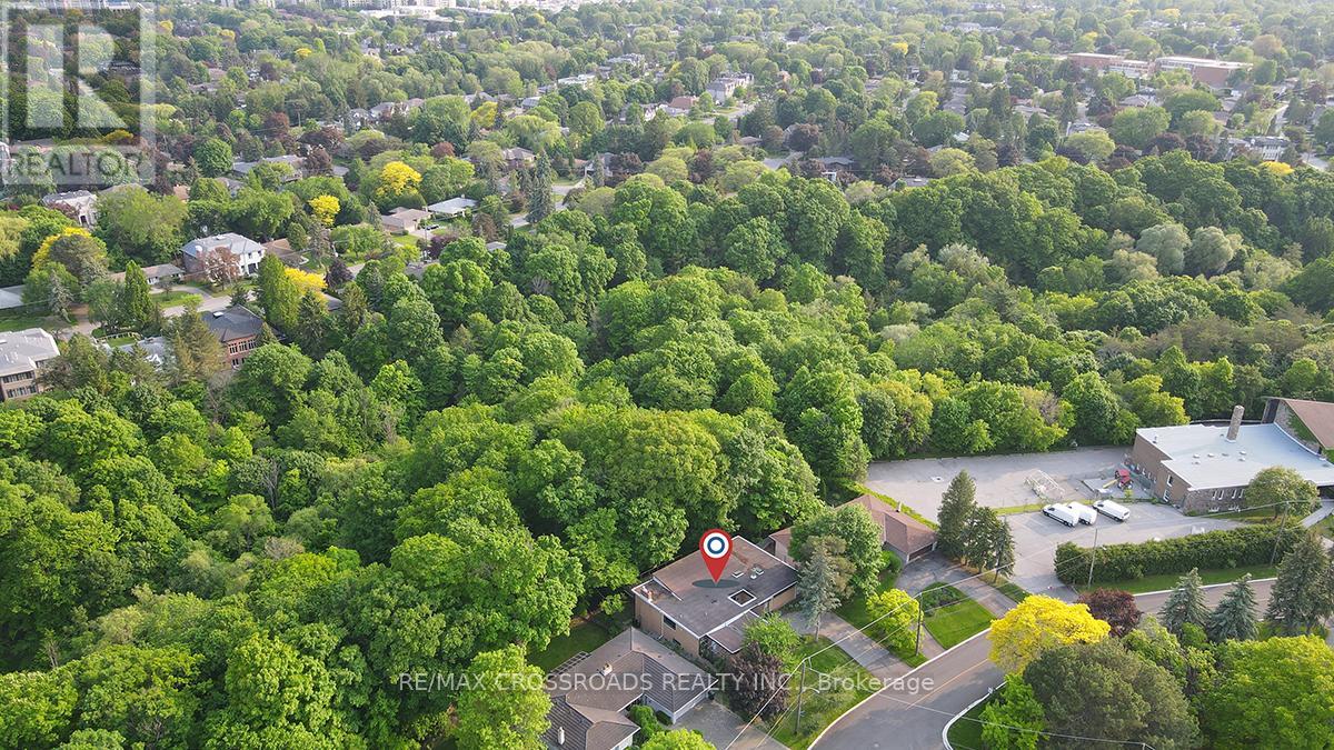 53 FOREST GROVE DRIVE, Toronto, Ontario