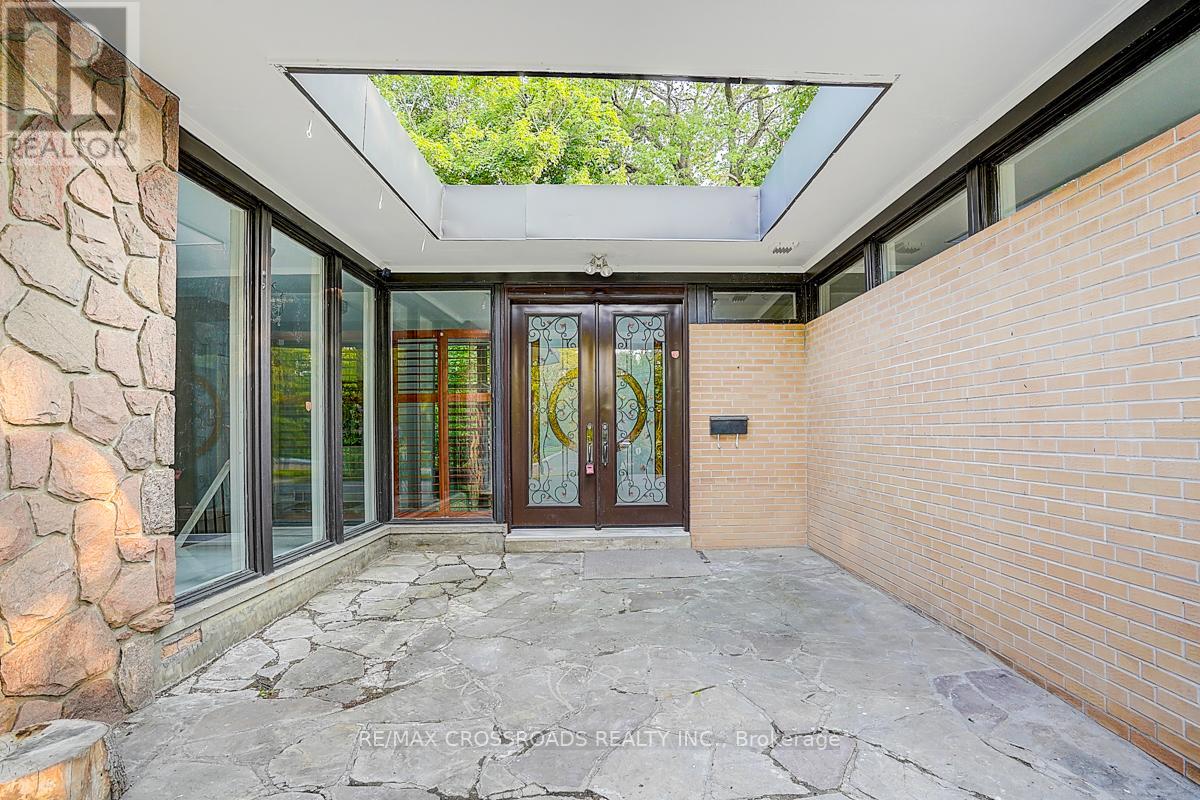53 Forest Grove Drive, Toronto (Bayview Village), Ontario  M2K 1Z4 - Photo 5 - C12199905