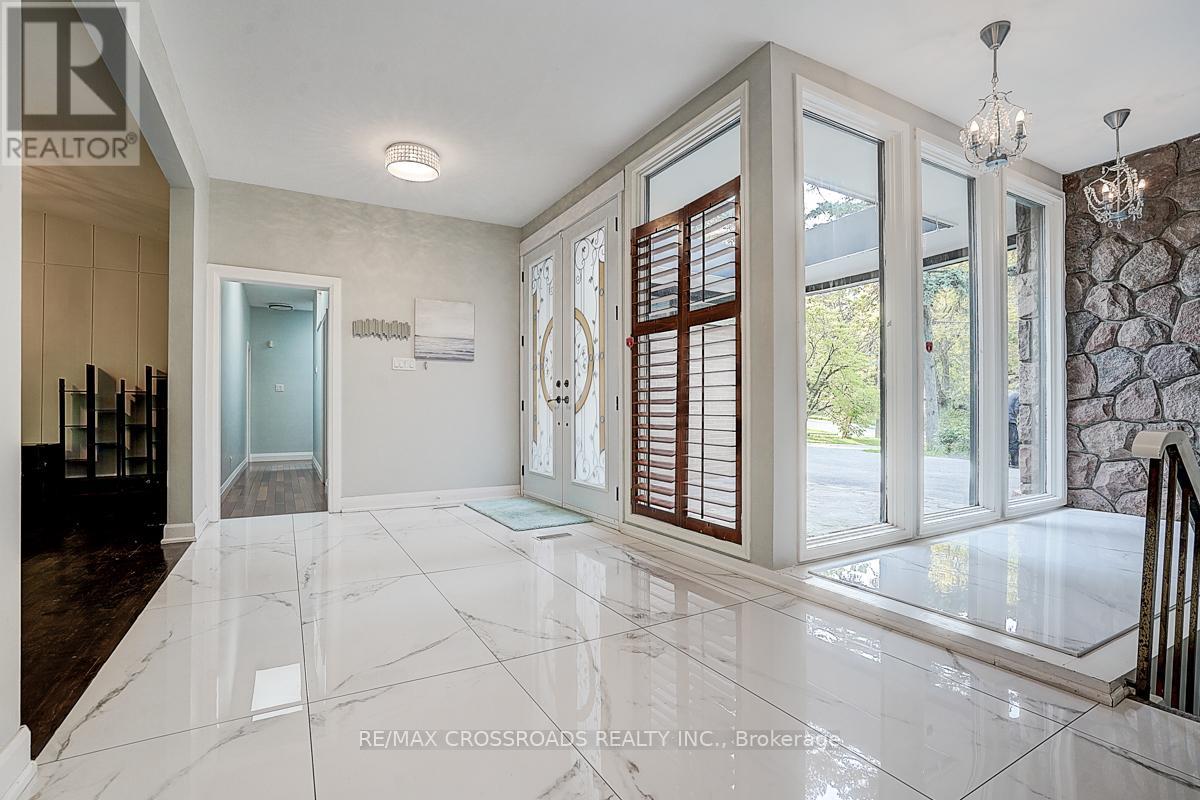 53 Forest Grove Drive, Toronto (Bayview Village), Ontario  M2K 1Z4 - Photo 9 - C12199905