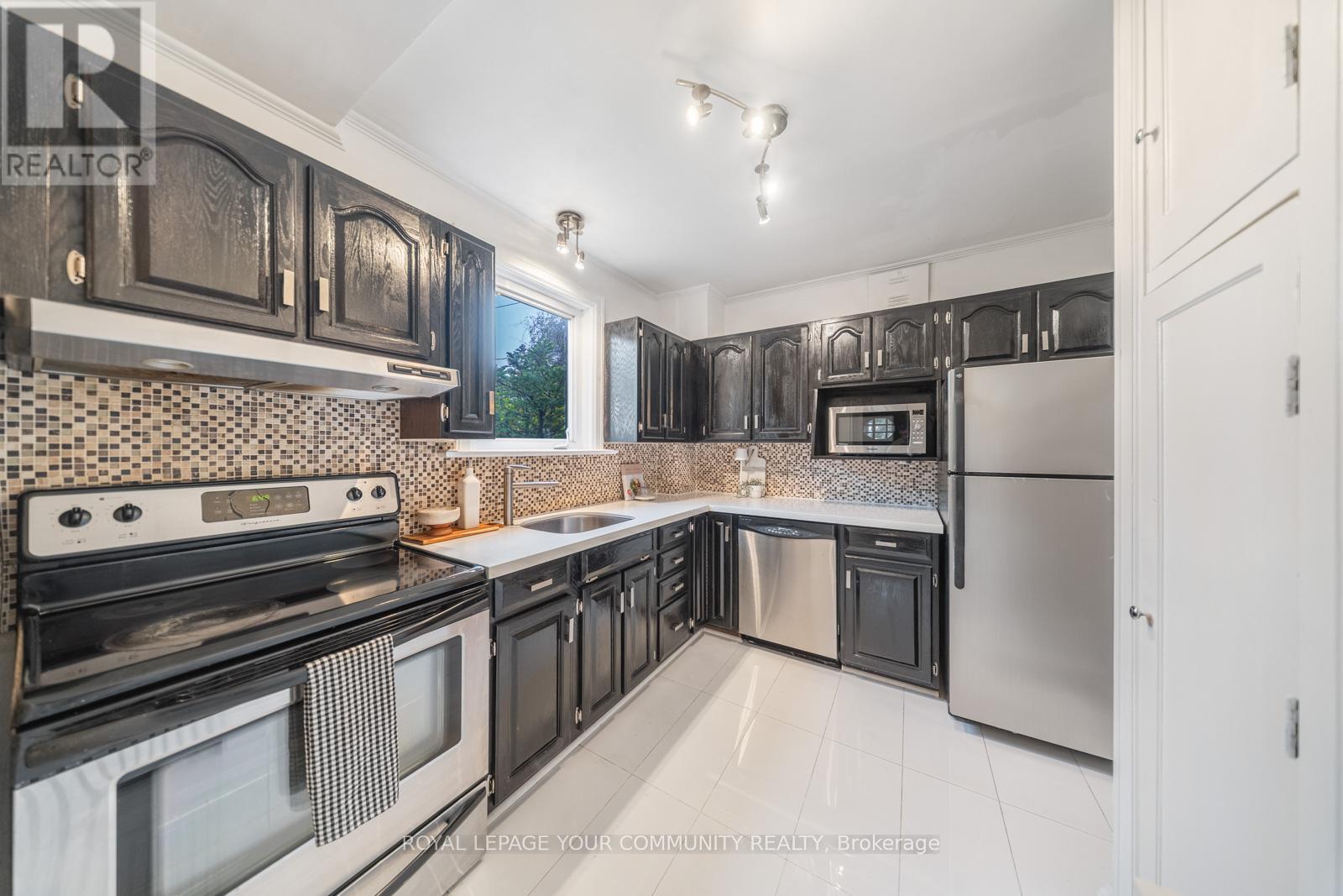 2 Four Oaks Gate, Toronto (East York), Ontario  M4J 2X2 - Photo 16 - E12199865