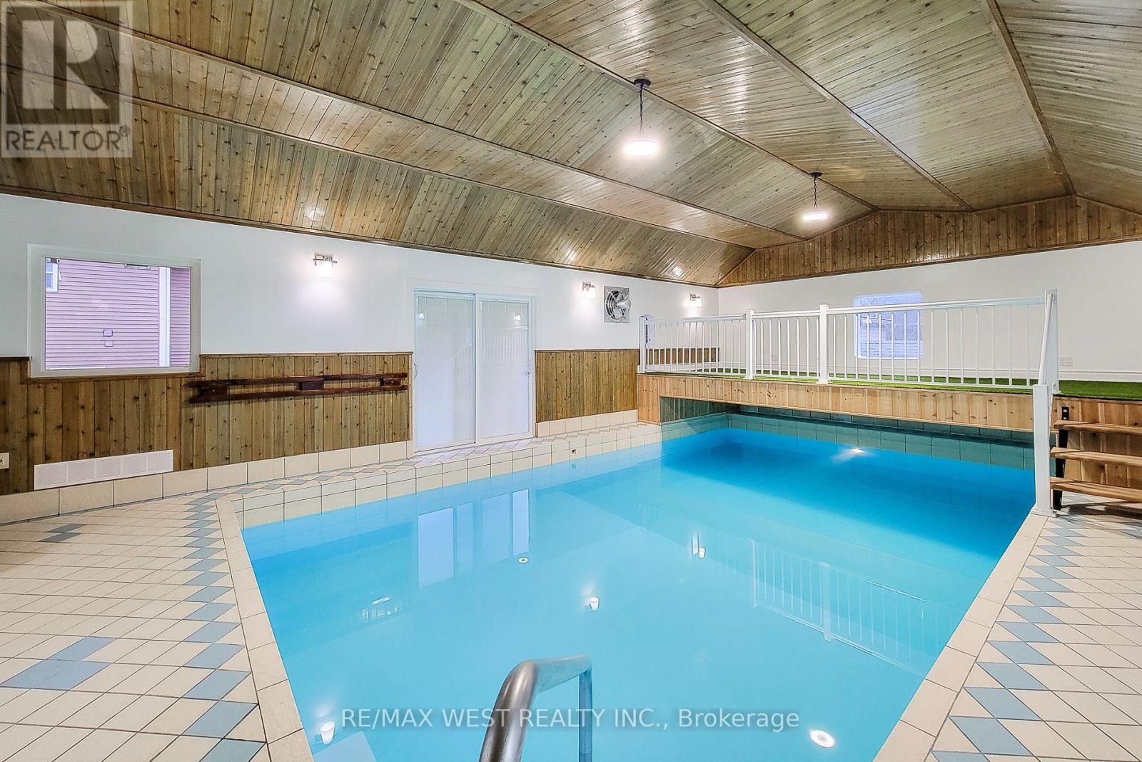184 Beach Boulevard, Hamilton (Hamilton Beach), Ontario  L8H 6V9 - Photo 42 - X12199653