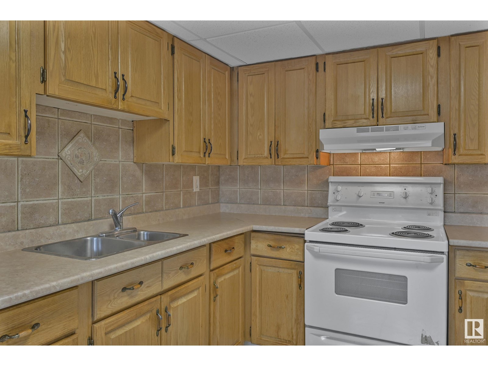 1281 Hooke Rd Nw, Edmonton, Alberta  T5A 4A5 - Photo 8 - E4440627