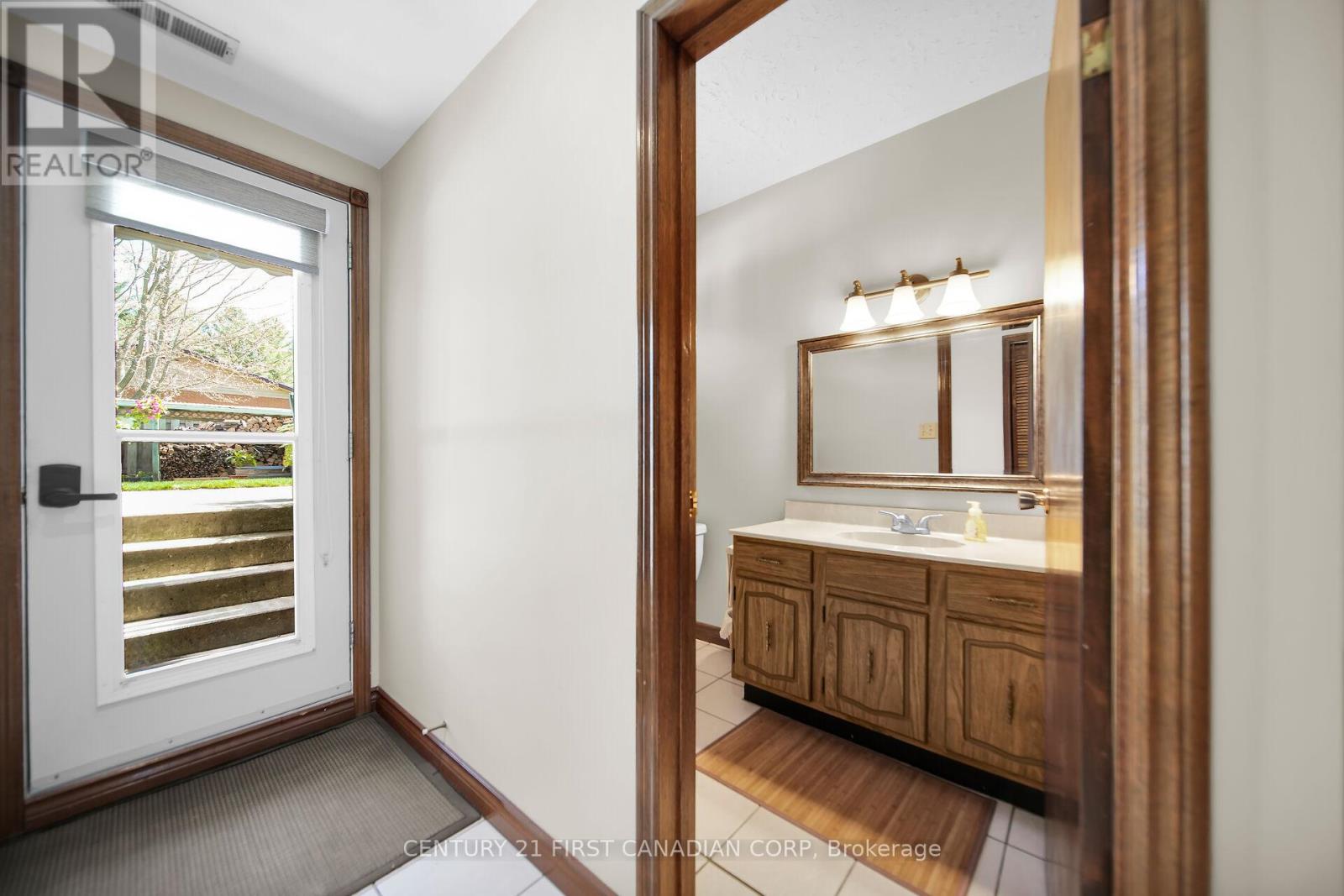 10016 Graham Road, West Elgin, Ontario  N0L 2P0 - Photo 33 - X12200100