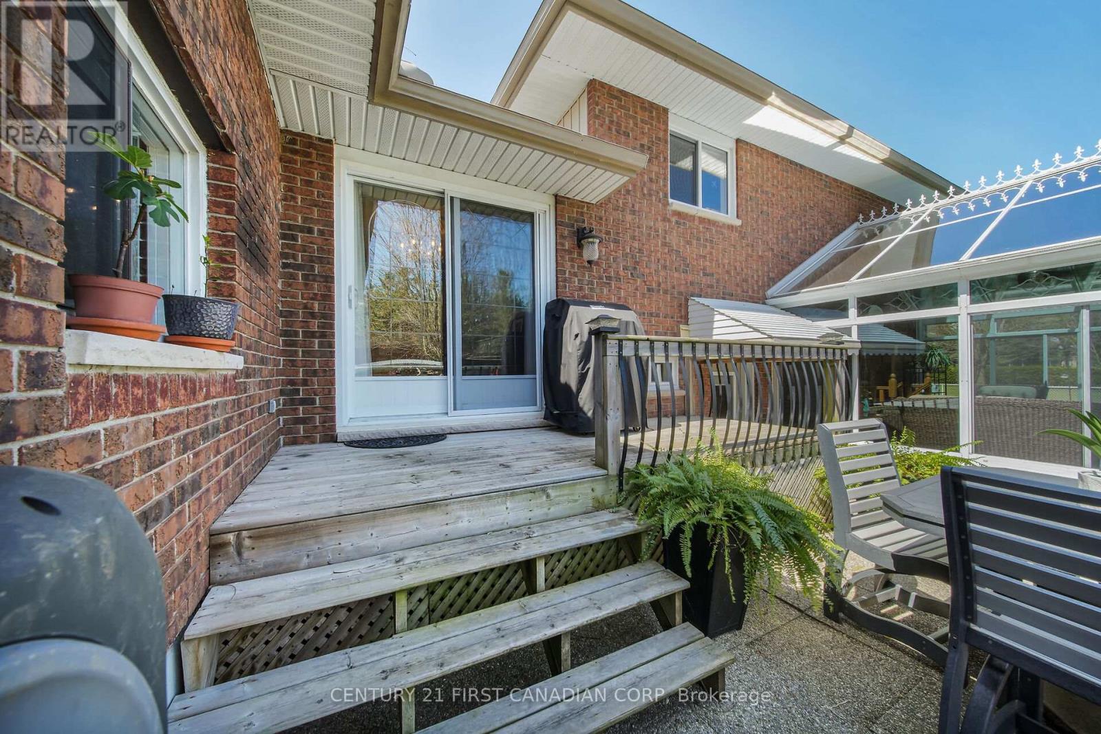 10016 Graham Road, West Elgin (Eagle), Ontario  N0L 2P0 - Photo 36 - X12200100