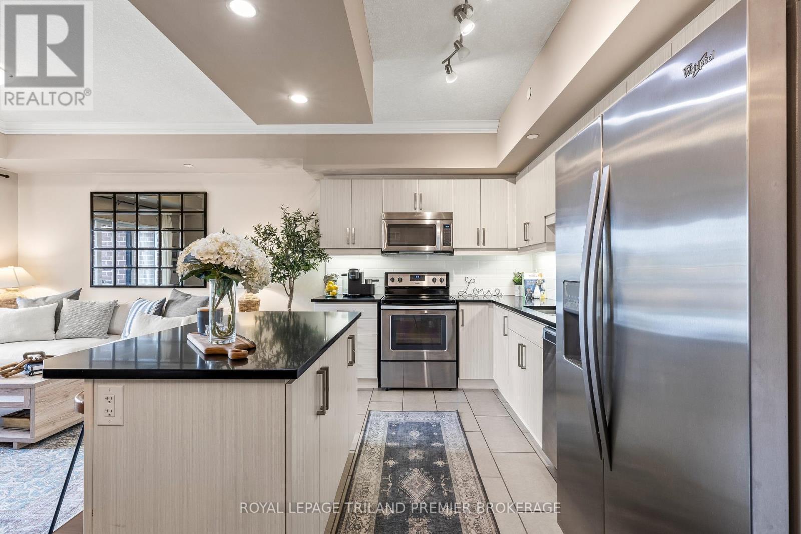 Photo 3 of 30 for 408 - 89 Ridout Street S
