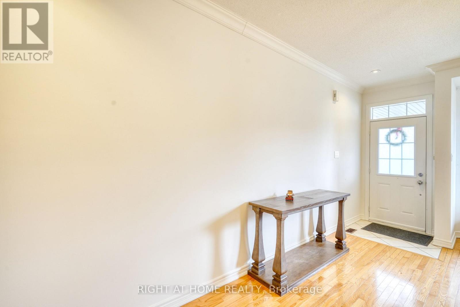 20 Seiffer Crescent, Richmond Hill, Ontario  L4E 0J1 - Photo 5 - N12121354