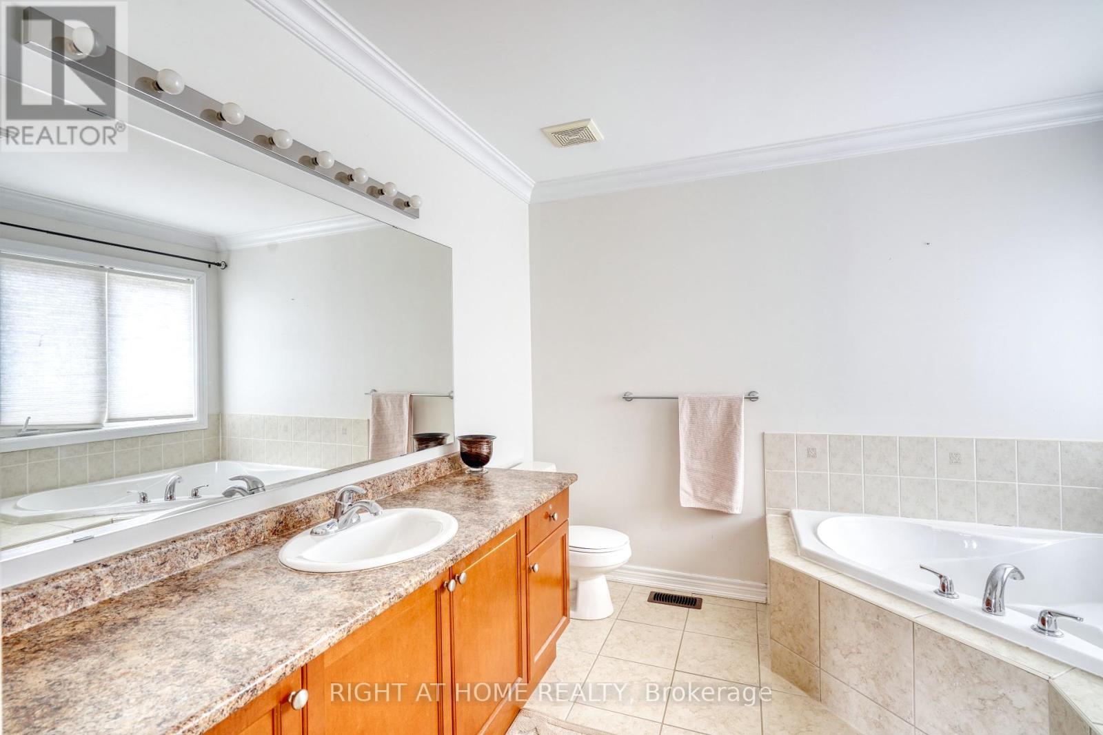 20 Seiffer Crescent, Richmond Hill, Ontario  L4E 0J1 - Photo 24 - N12121354