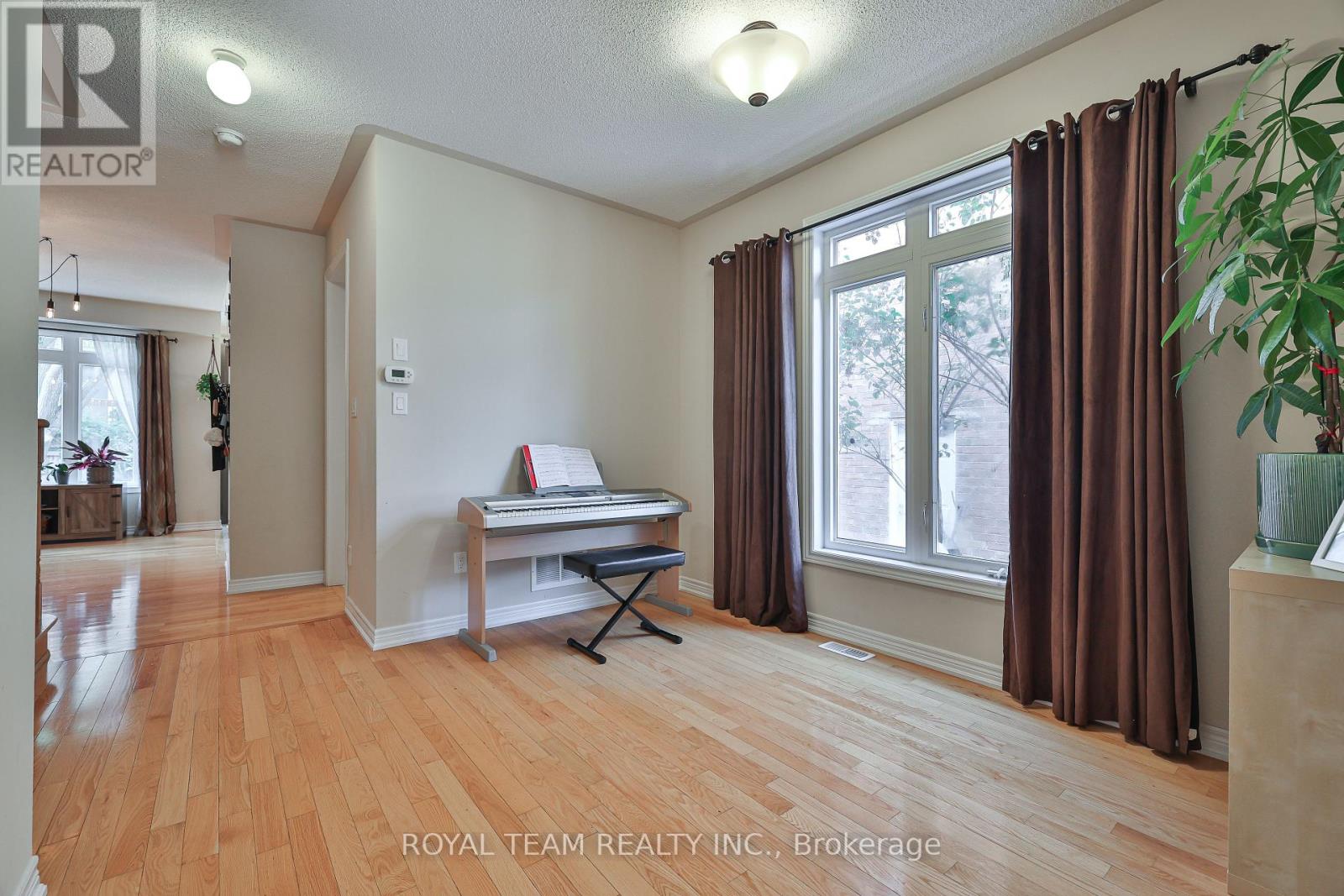 76 Degas Drive, Vaughan, Ontario  L4J 9J3 - Photo 4 - N12199908