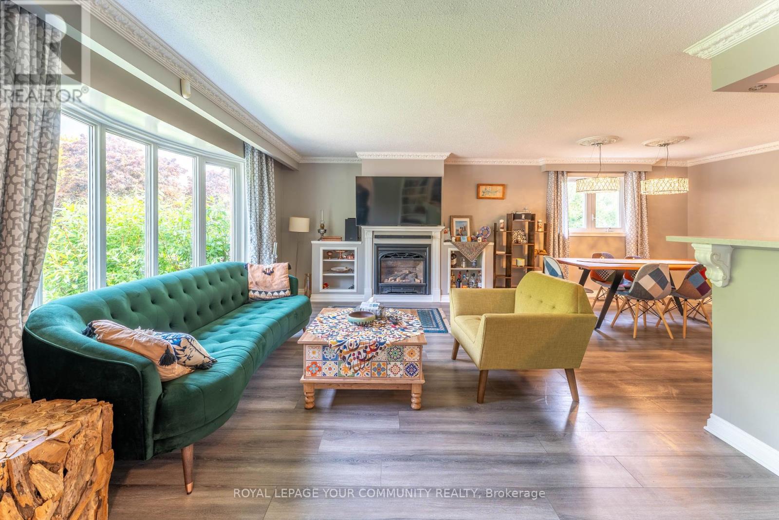 85 Devins Drive, Aurora, Ontario  L4G 2Z5 - Photo 4 - N12199943