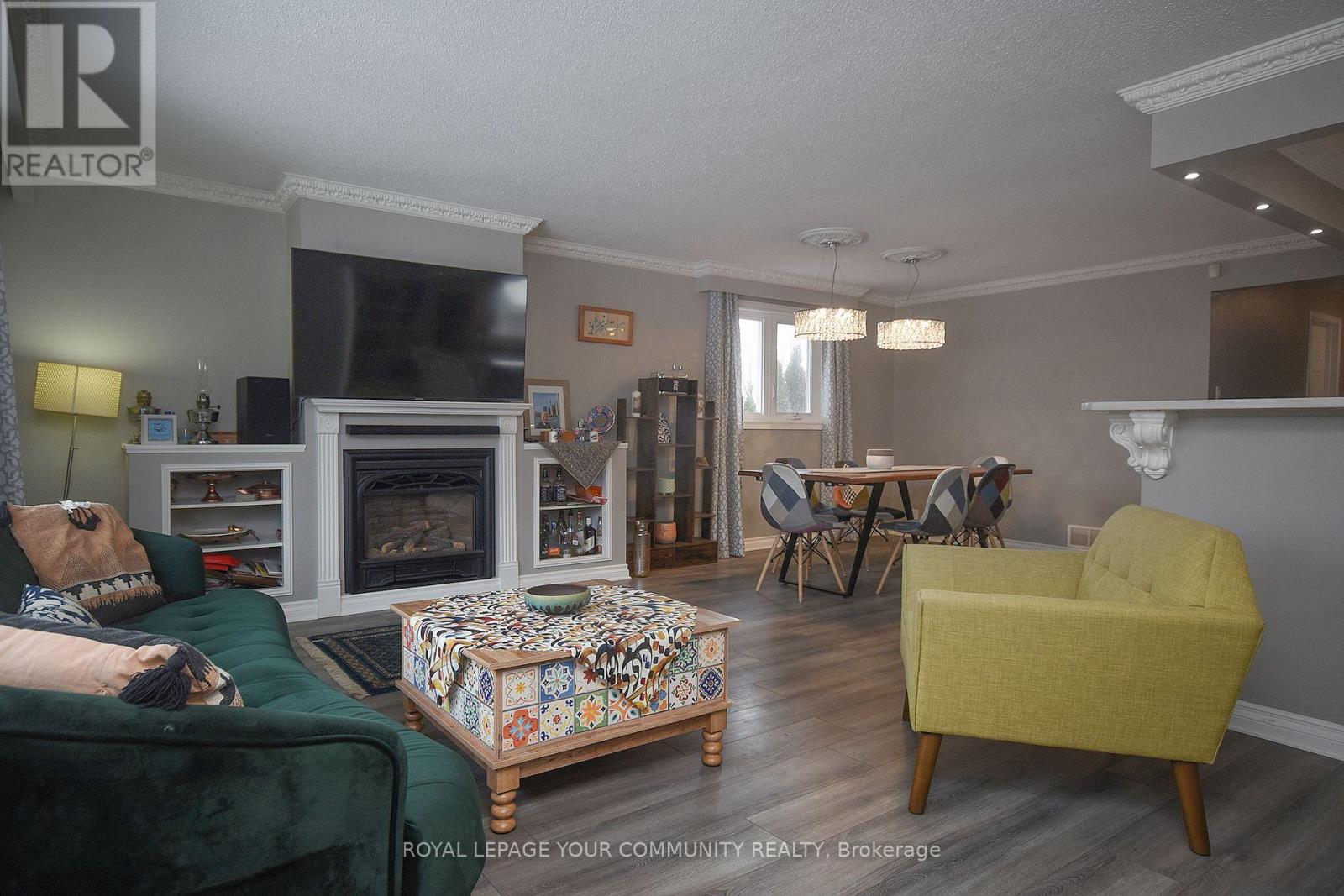85 Devins Drive, Aurora, Ontario  L4G 2Z5 - Photo 5 - N12199943