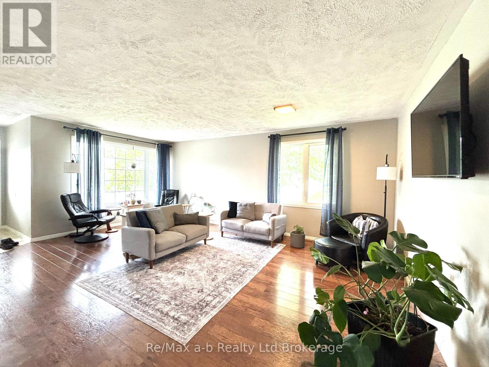 Property at 1 FELTZ DRIVE image 5