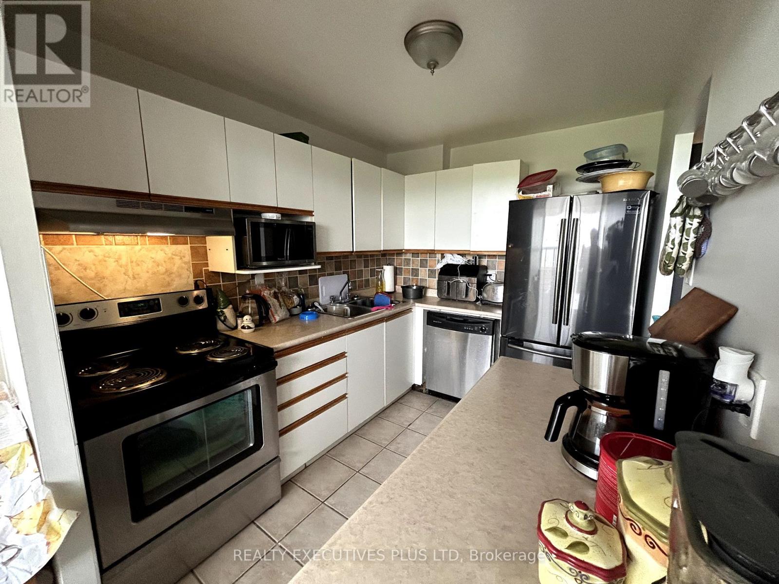 1203 - 530 Lolita Gardens, Mississauga, Ontario  L5A 3T2 - Photo 6 - W12199133