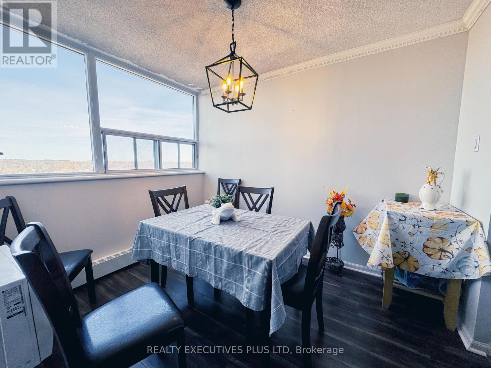 1203 - 530 Lolita Gardens, Mississauga, Ontario  L5A 3T2 - Photo 8 - W12199133