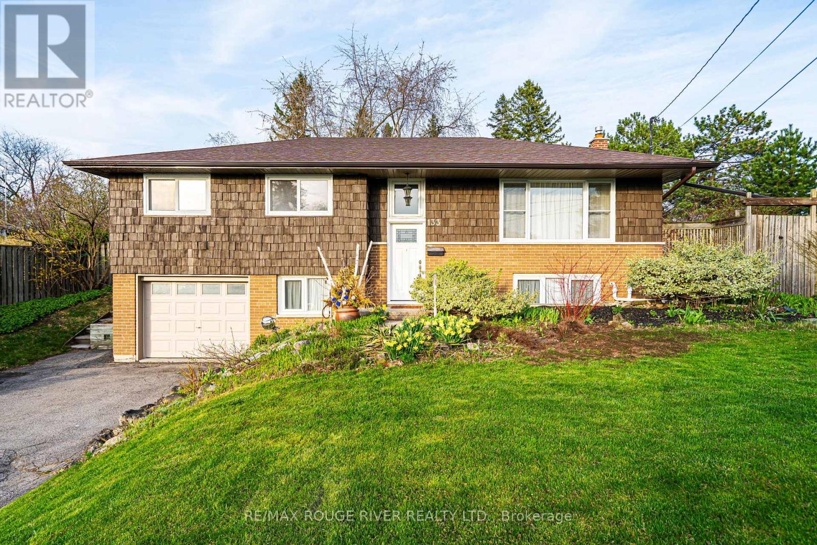 133 Elizabeth Crescent, Whitby, Ontario  L1N 3S1 - Photo 3 - E12199978