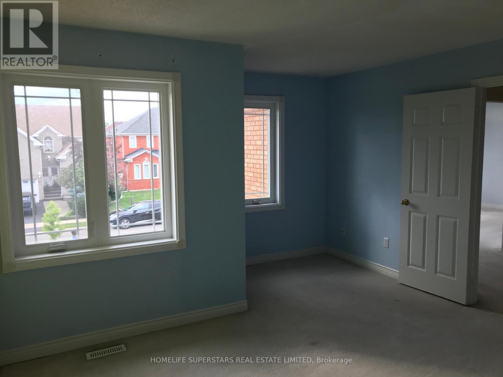 54 Hollybush Street, Brampton, Ontario  L6R 1A6 - Photo 11 - W12199881