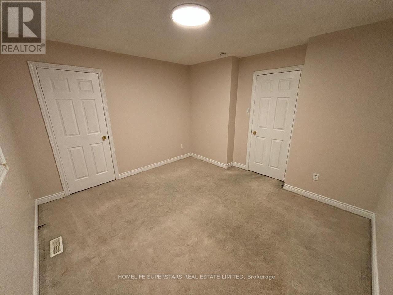 54 Hollybush Street, Brampton, Ontario  L6R 1A6 - Photo 8 - W12199881
