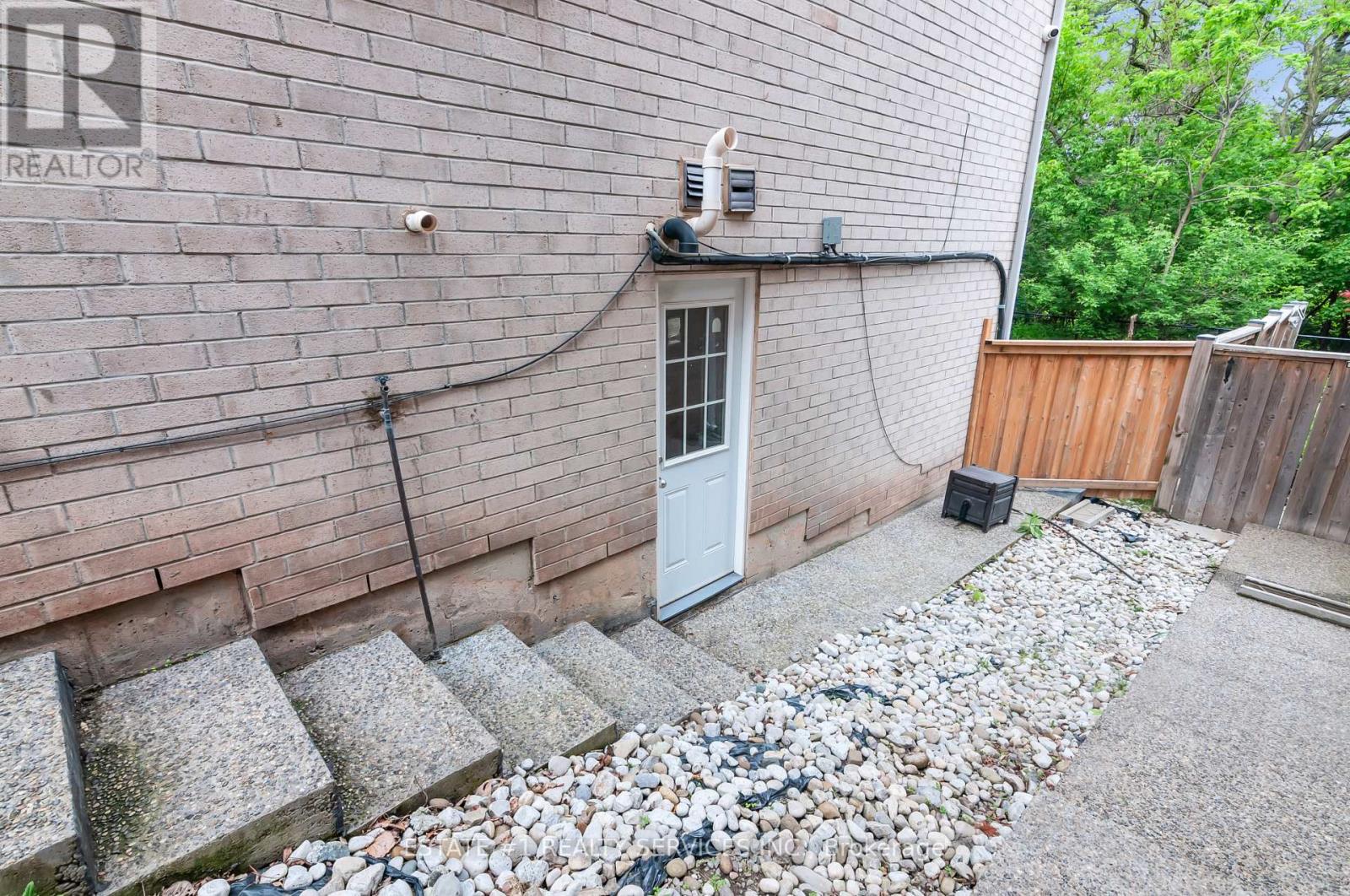 50 Adamsville Road, Brampton, Ontario  L6X 2X4 - Photo 4 - W12199903