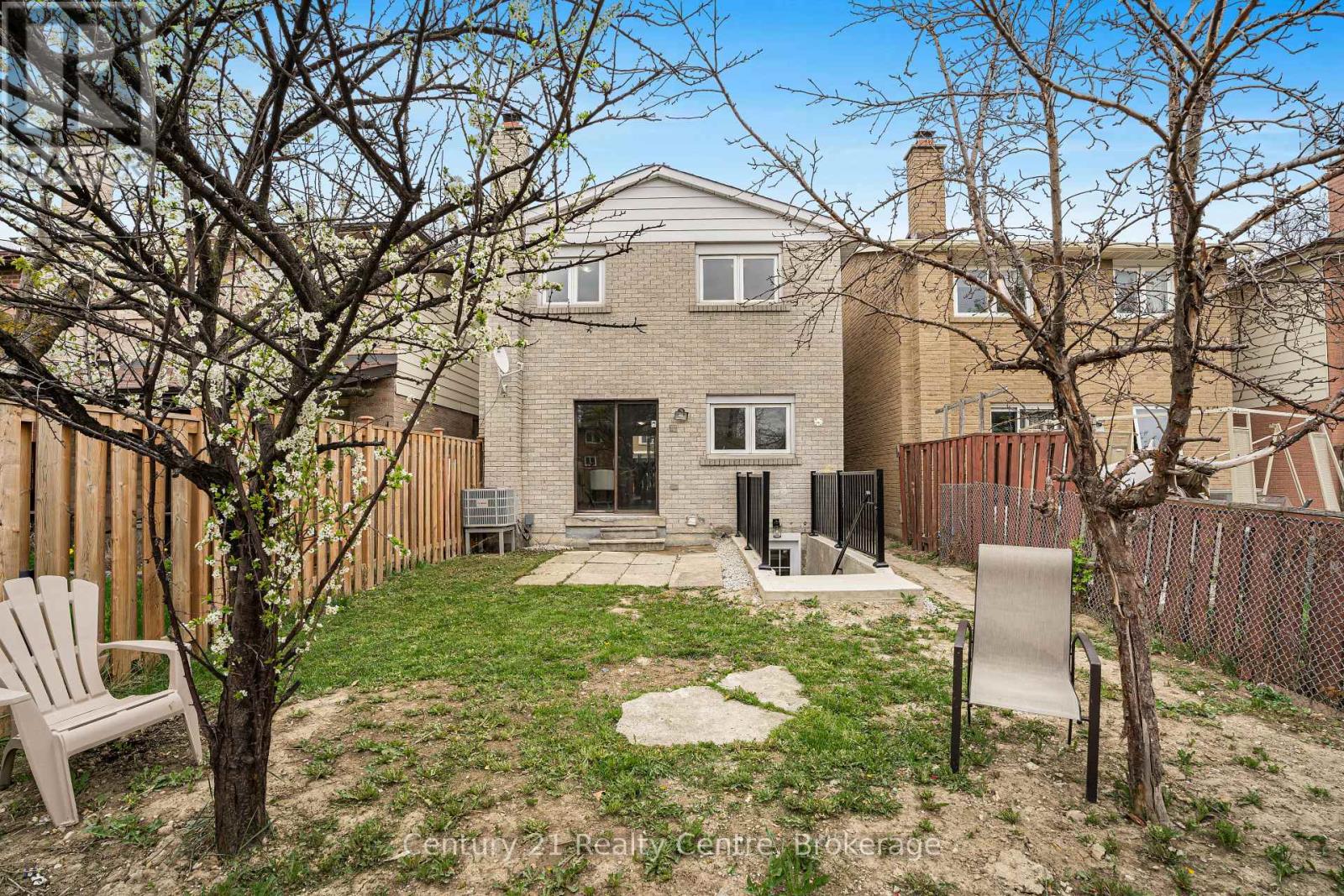 45 Autumn Glen Circle, Toronto (West Humber-Clairville), Ontario  M9W 6B3 - Photo 38 - W12199912