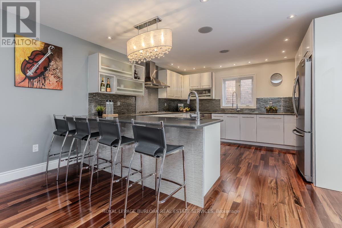 2382 Emerson Drive, Burlington, Ontario  L7L 7G6 - Photo 13 - W12199915