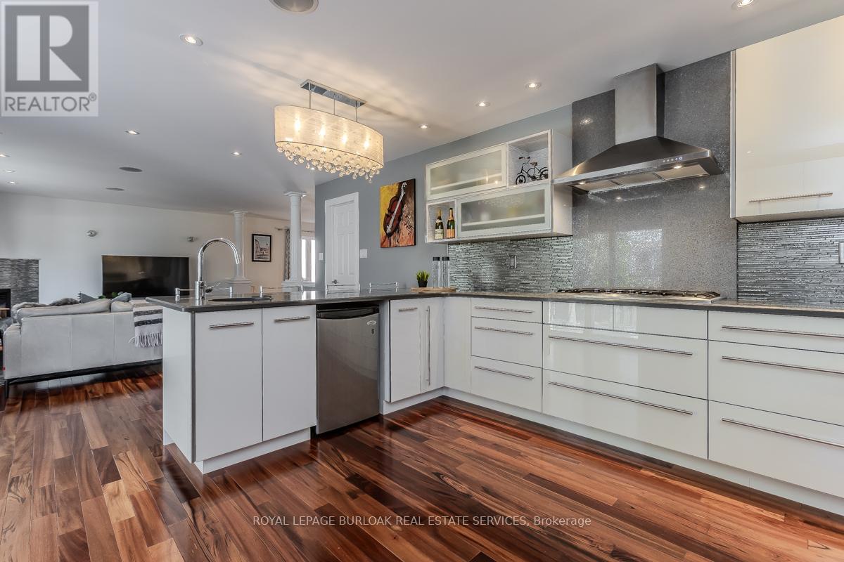2382 Emerson Drive, Burlington, Ontario  L7L 7G6 - Photo 15 - W12199915