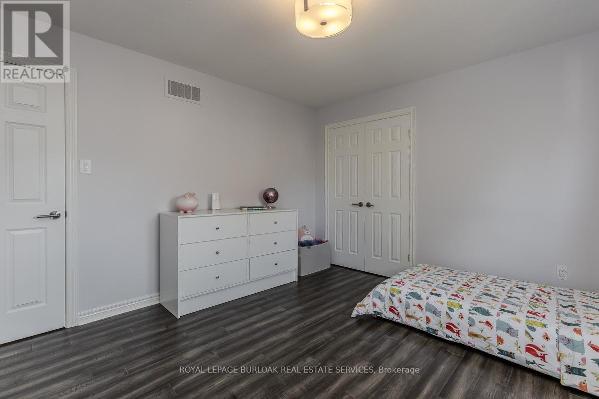 2382 Emerson Drive, Burlington, Ontario  L7L 7G6 - Photo 24 - W12199915