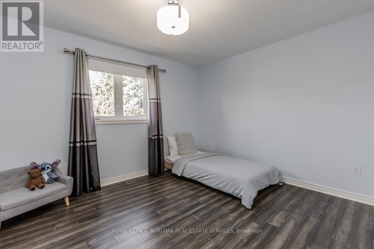 2382 Emerson Drive, Burlington, Ontario  L7L 7G6 - Photo 25 - W12199915