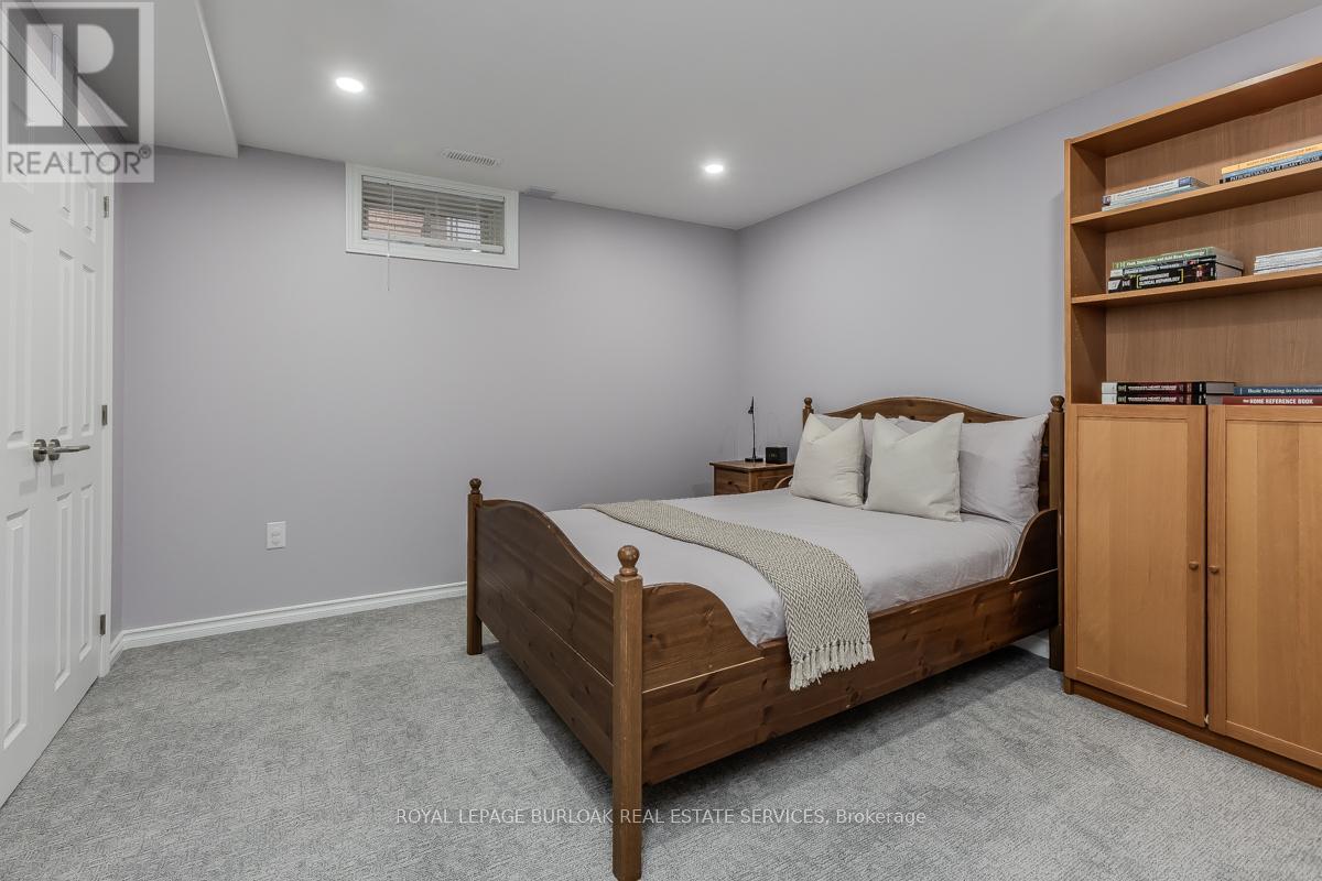 2382 Emerson Drive, Burlington, Ontario  L7L 7G6 - Photo 37 - W12199915