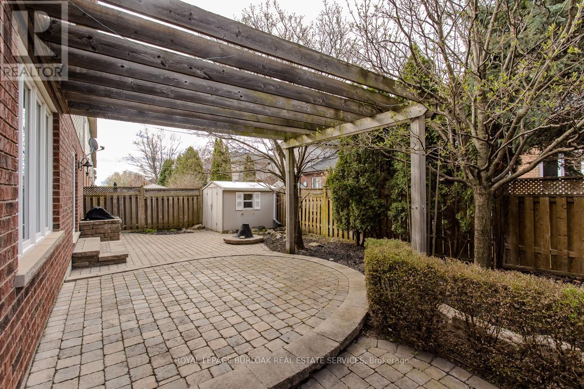 2382 Emerson Drive, Burlington, Ontario  L7L 7G6 - Photo 39 - W12199915