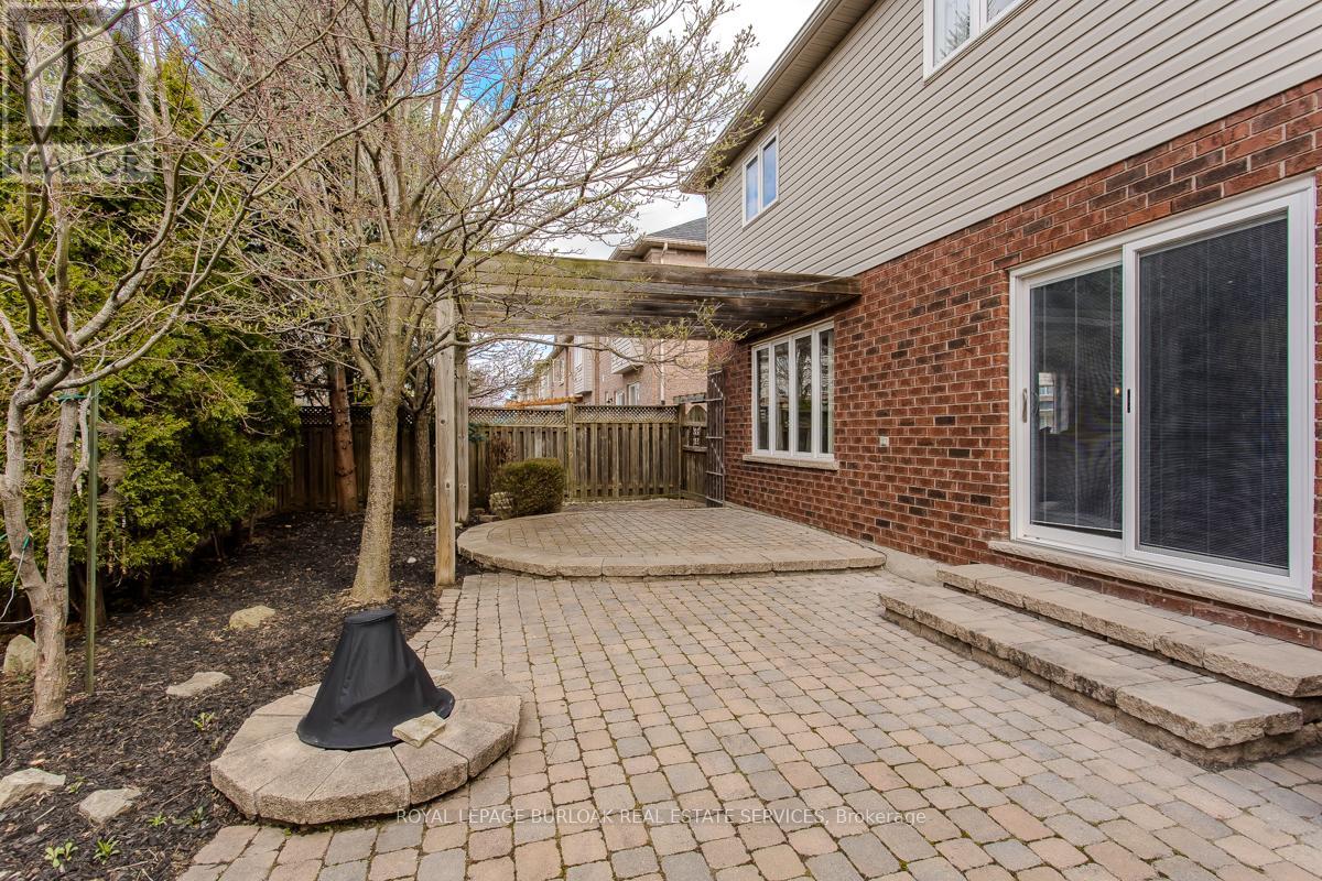 2382 Emerson Drive, Burlington, Ontario  L7L 7G6 - Photo 40 - W12199915