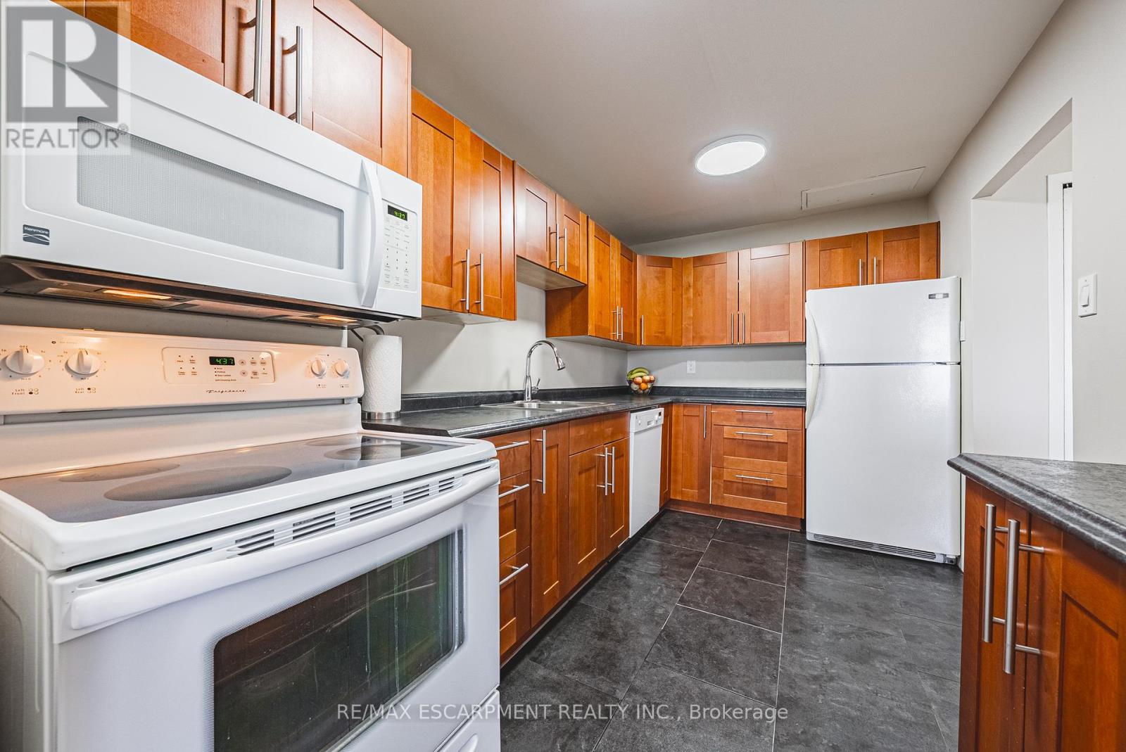1706 - 2055 Upper Middle Road, Burlington (Brant Hills), Ontario  L7P 3P4 - Photo 10 - W12199939