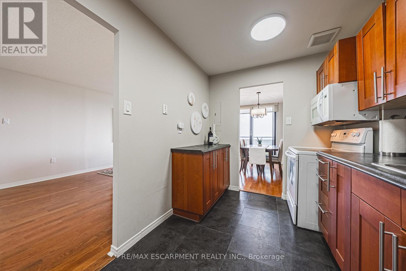 1706 - 2055 Upper Middle Road, Burlington, Ontario  L7P 3P4 - Photo 12 - W12199939