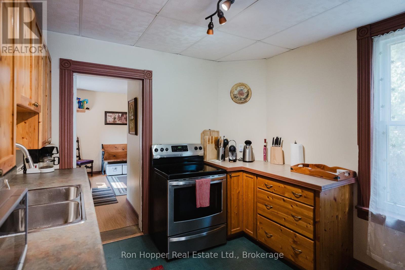 695 9th Street E, Owen Sound, Ontario  N4K 1P8 - Photo 12 - X12200146