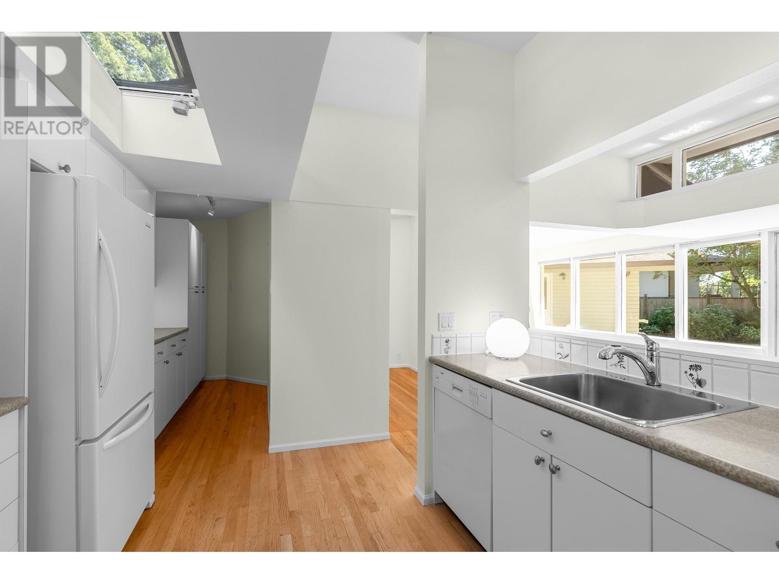 3395 Ayr Avenue, North Vancouver, British Columbia  V7R 1K4 - Photo 10 - R3011908