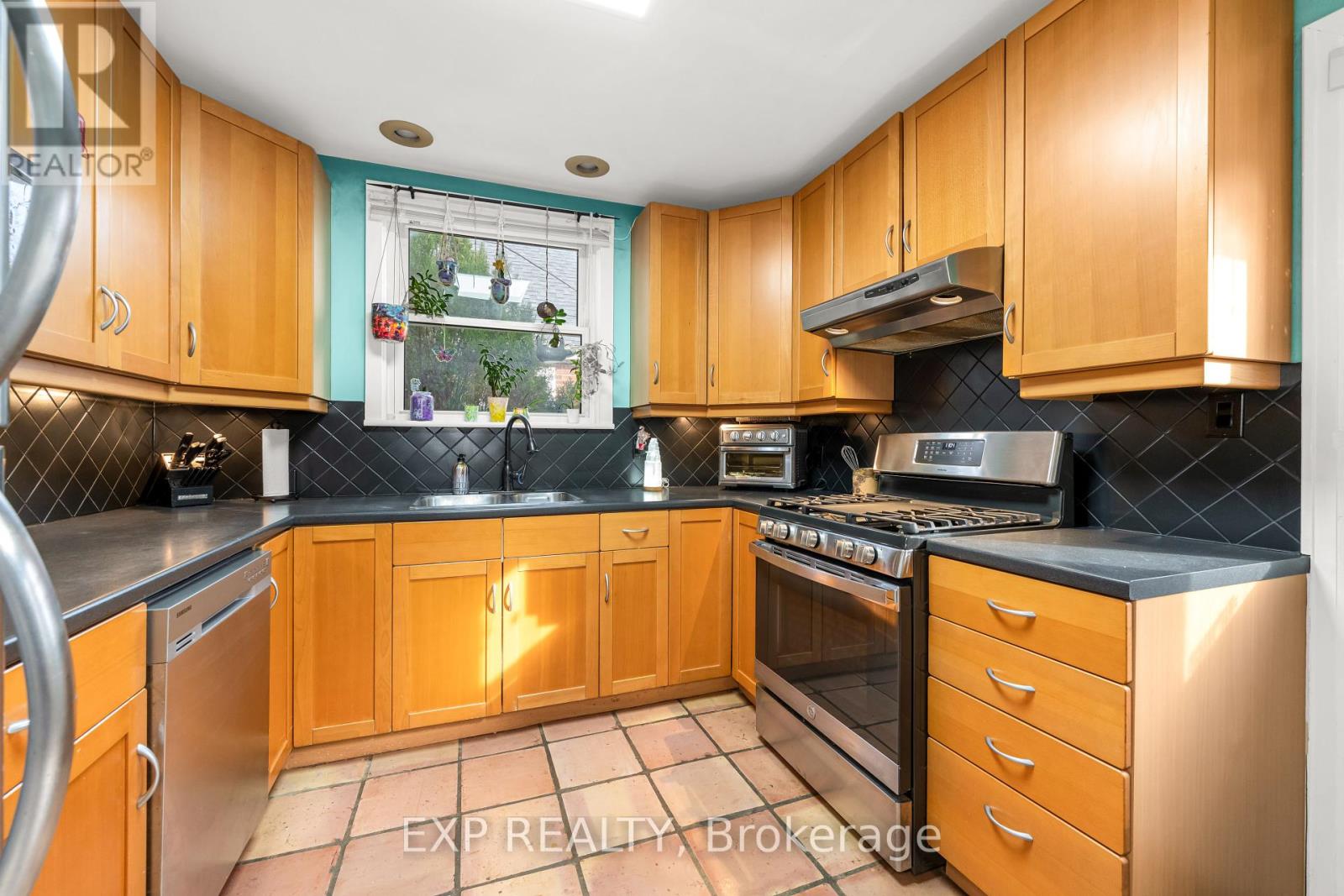 101 Erin Avenue, Hamilton (Rosedale), Ontario  L8K 4W1 - Photo 10 - X12199833