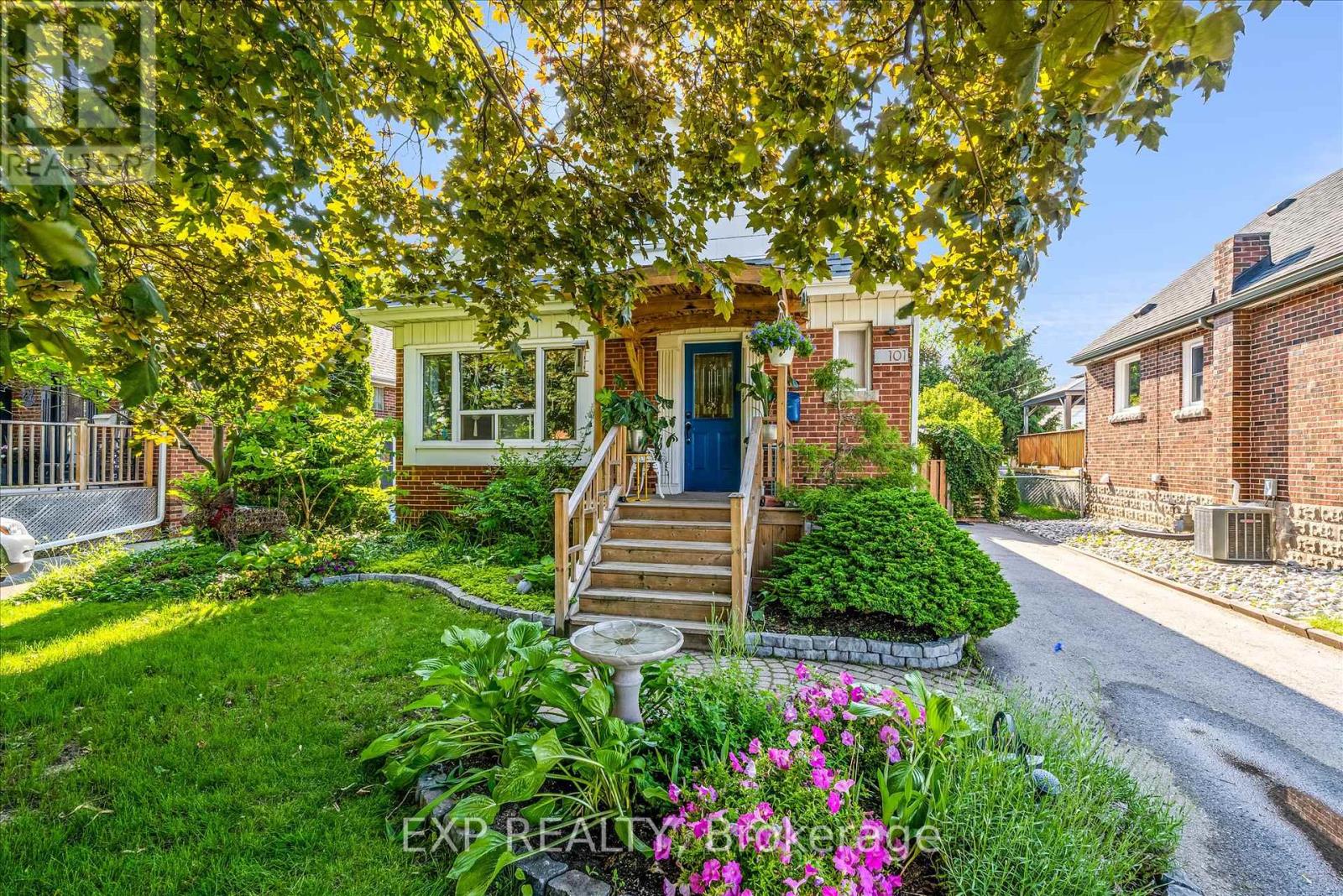 101 Erin Avenue, Hamilton (Rosedale), Ontario  L8K 4W1 - Photo 2 - X12199833