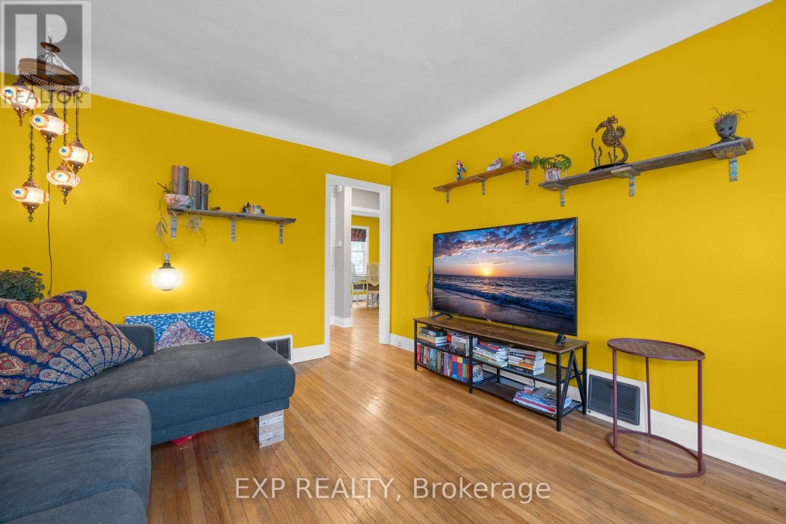 101 Erin Avenue, Hamilton (Rosedale), Ontario  L8K 4W1 - Photo 5 - X12199833