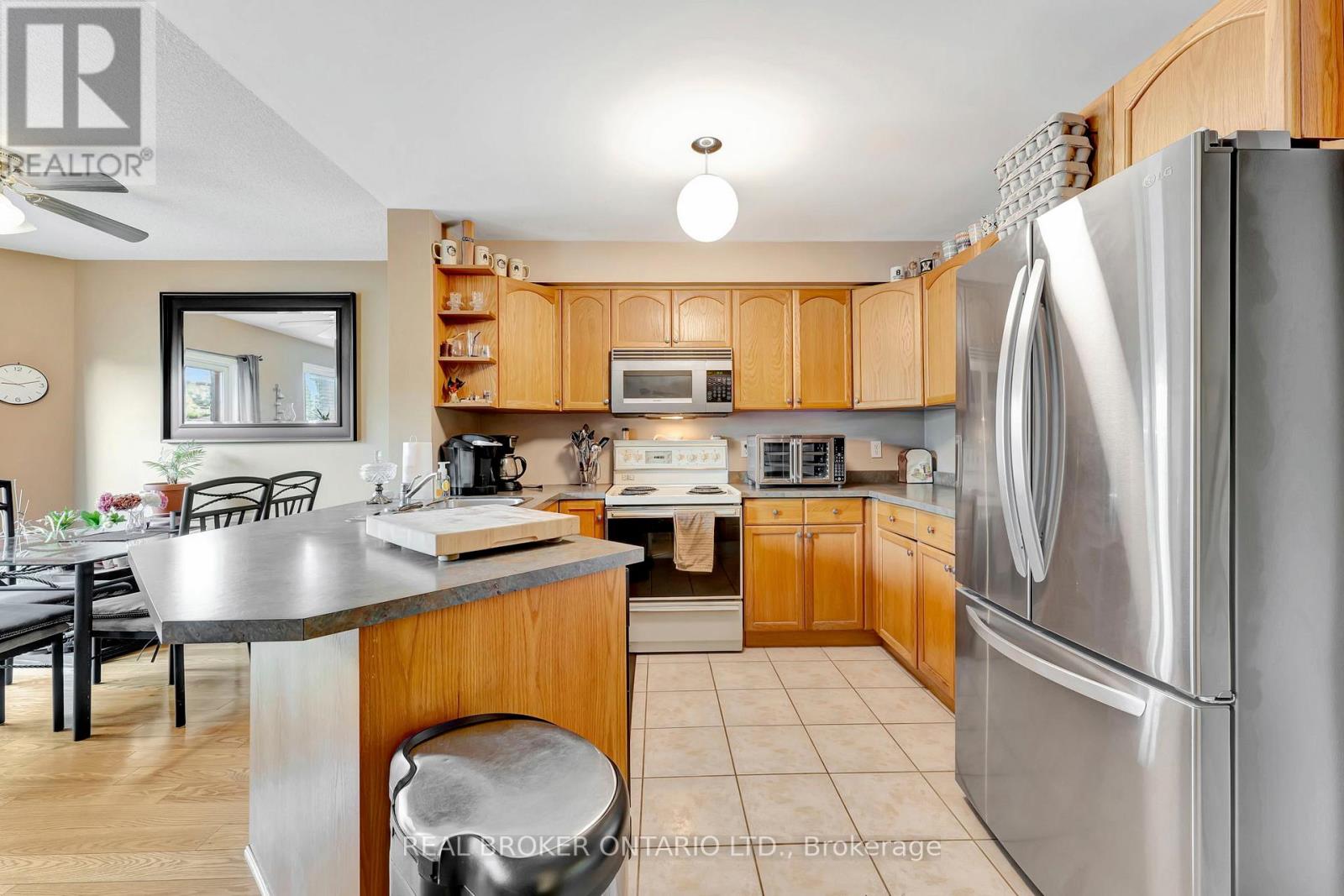 88 Foxborough Drive, Hamilton (Ancaster), Ontario  L9G 4Z1 - Photo 5 - X12199863