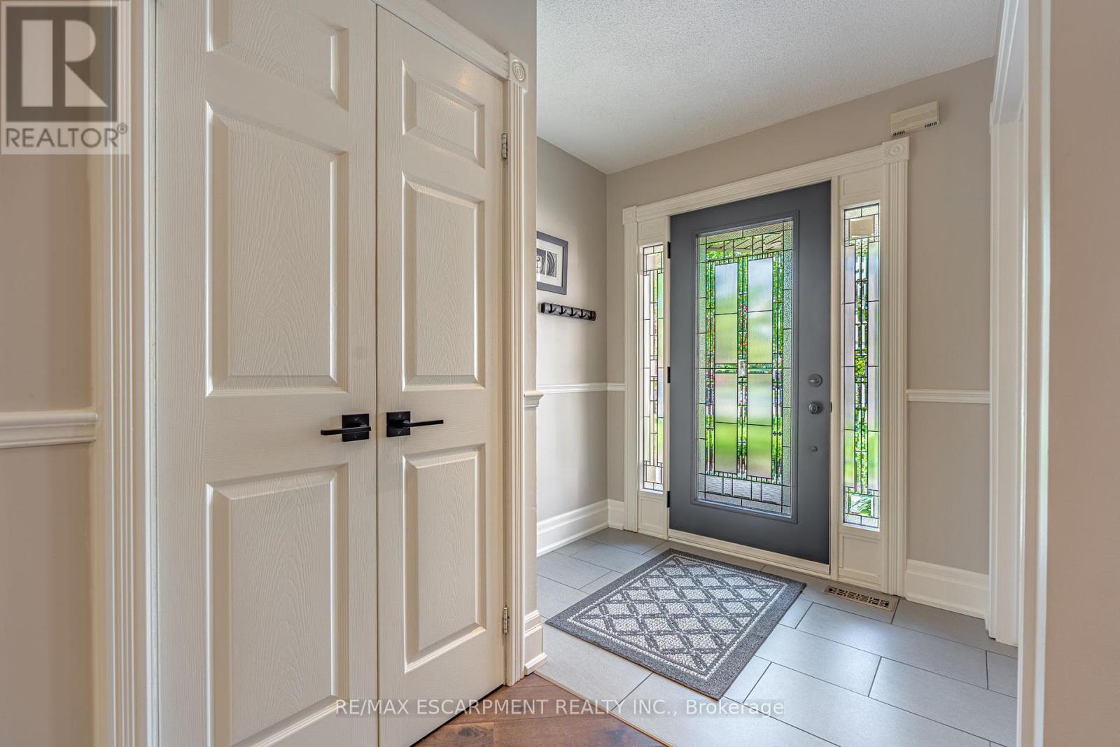46 Ryans Way, Hamilton (Waterdown), Ontario  L8B 0H2 - Photo 5 - X12199895
