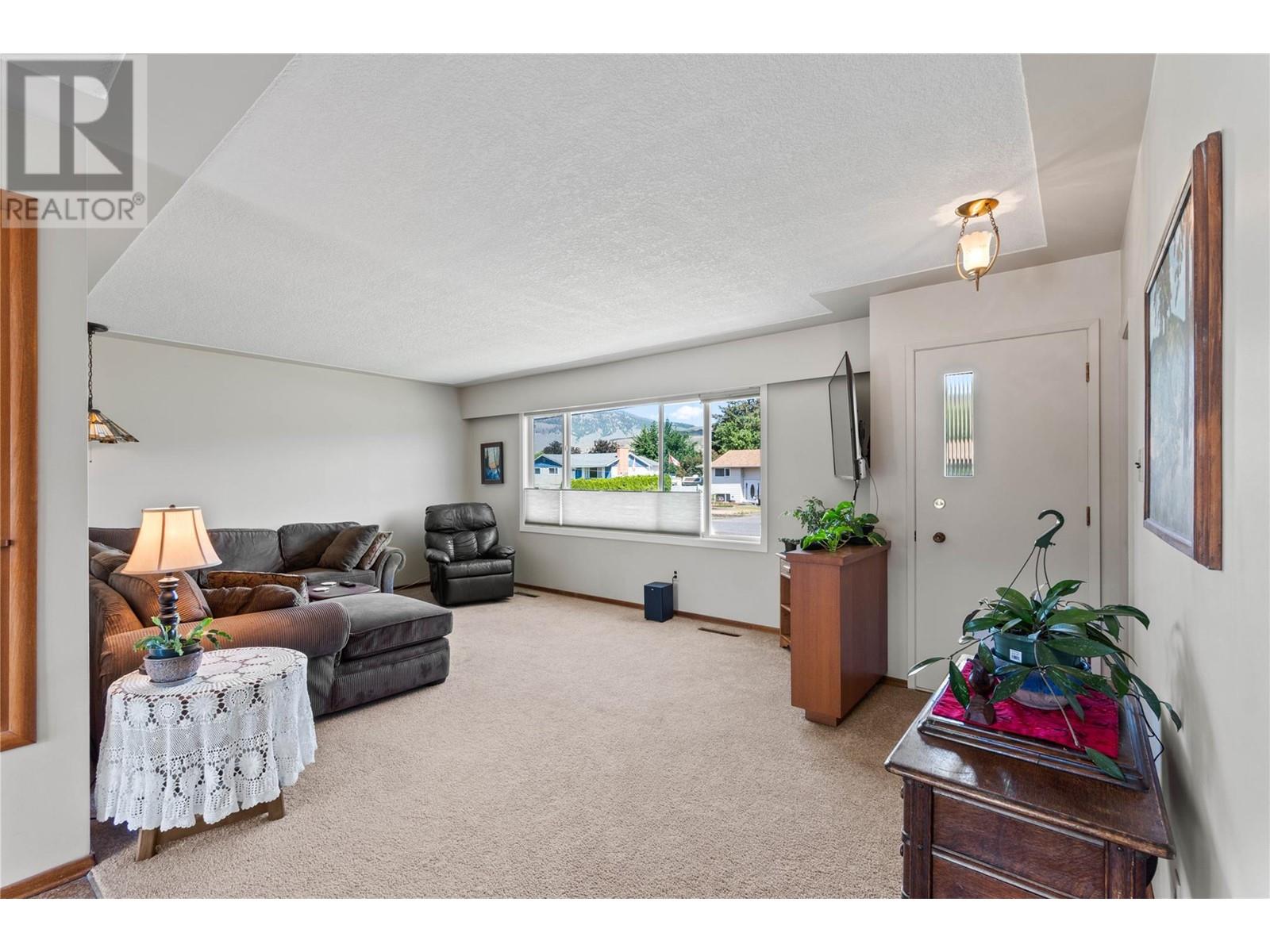 Property at 2321 YOUNG Avenue image 5