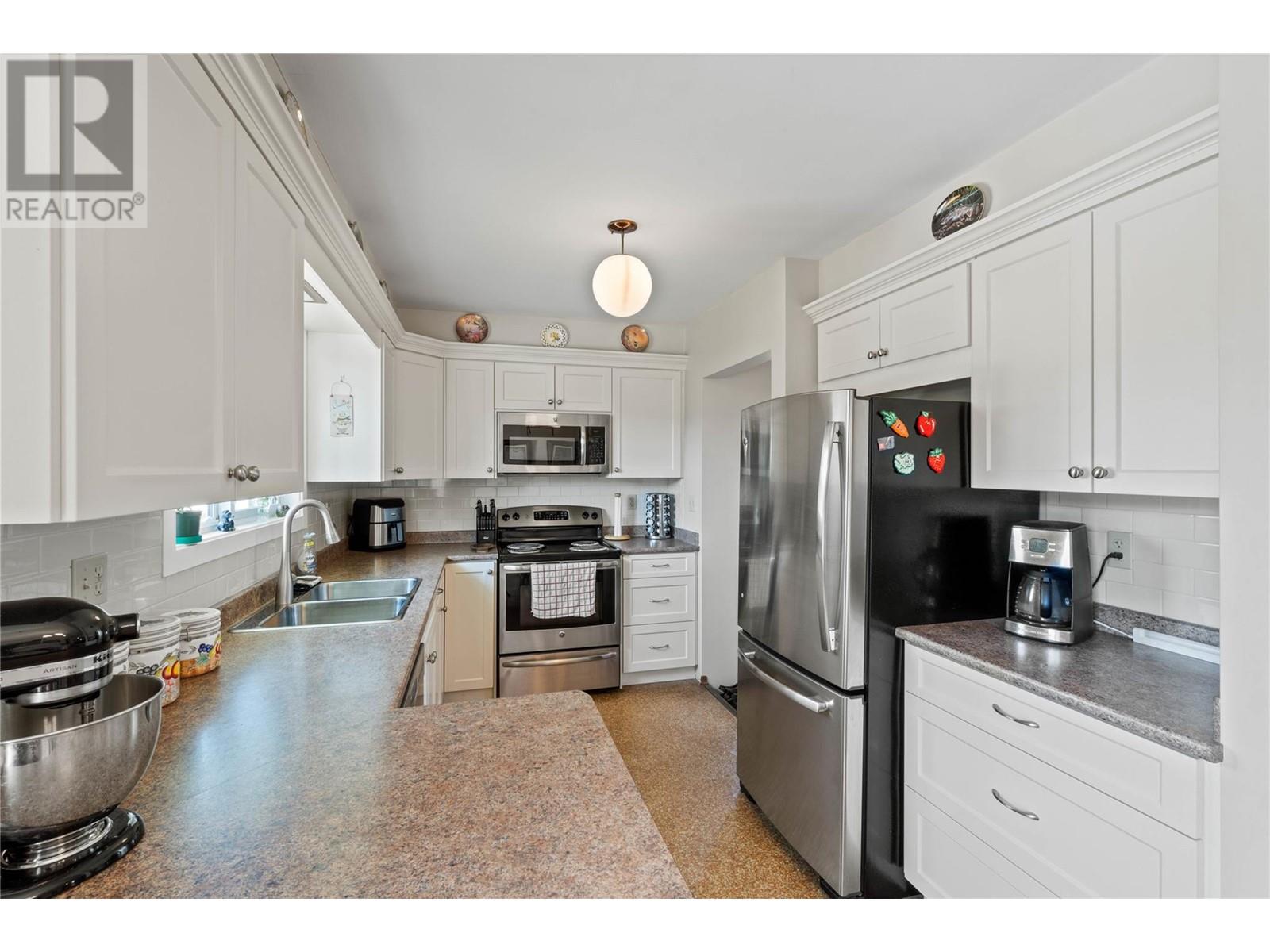 2321 Young Avenue, Kamloops, British Columbia  V2B 4M7 - Photo 8 - 10350779