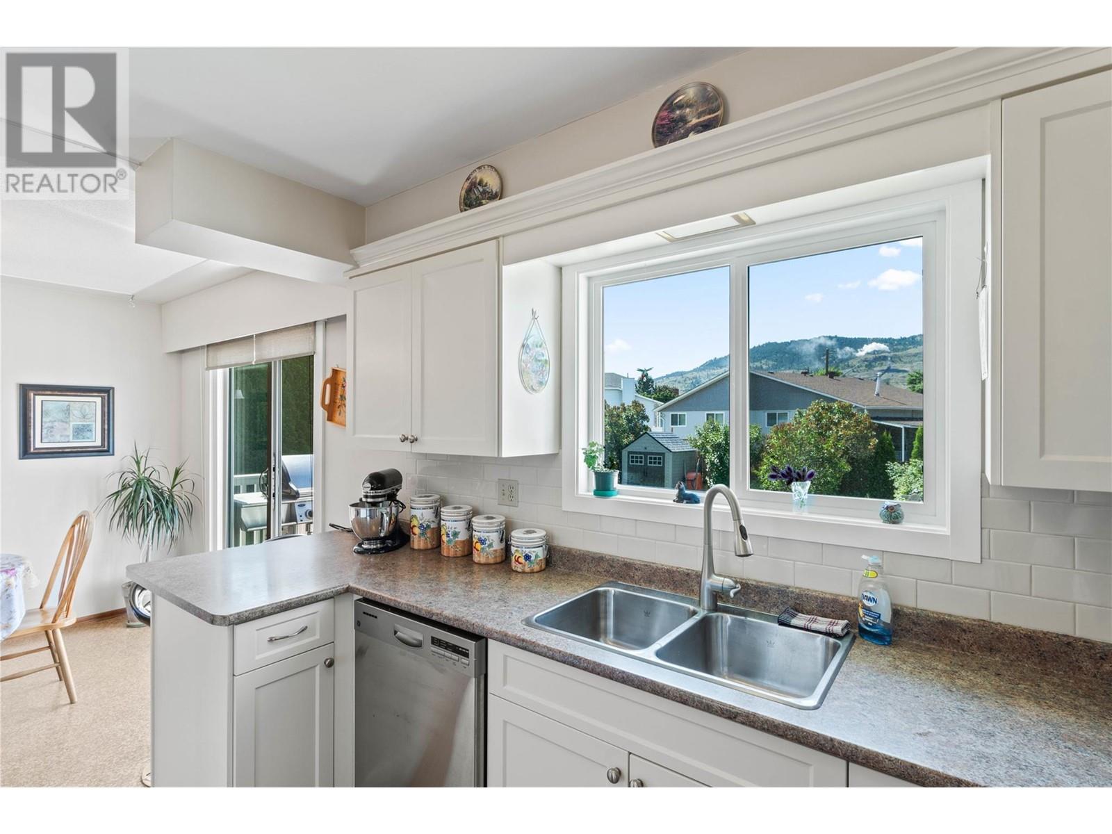 2321 Young Avenue, Kamloops, British Columbia  V2B 4M7 - Photo 9 - 10350779