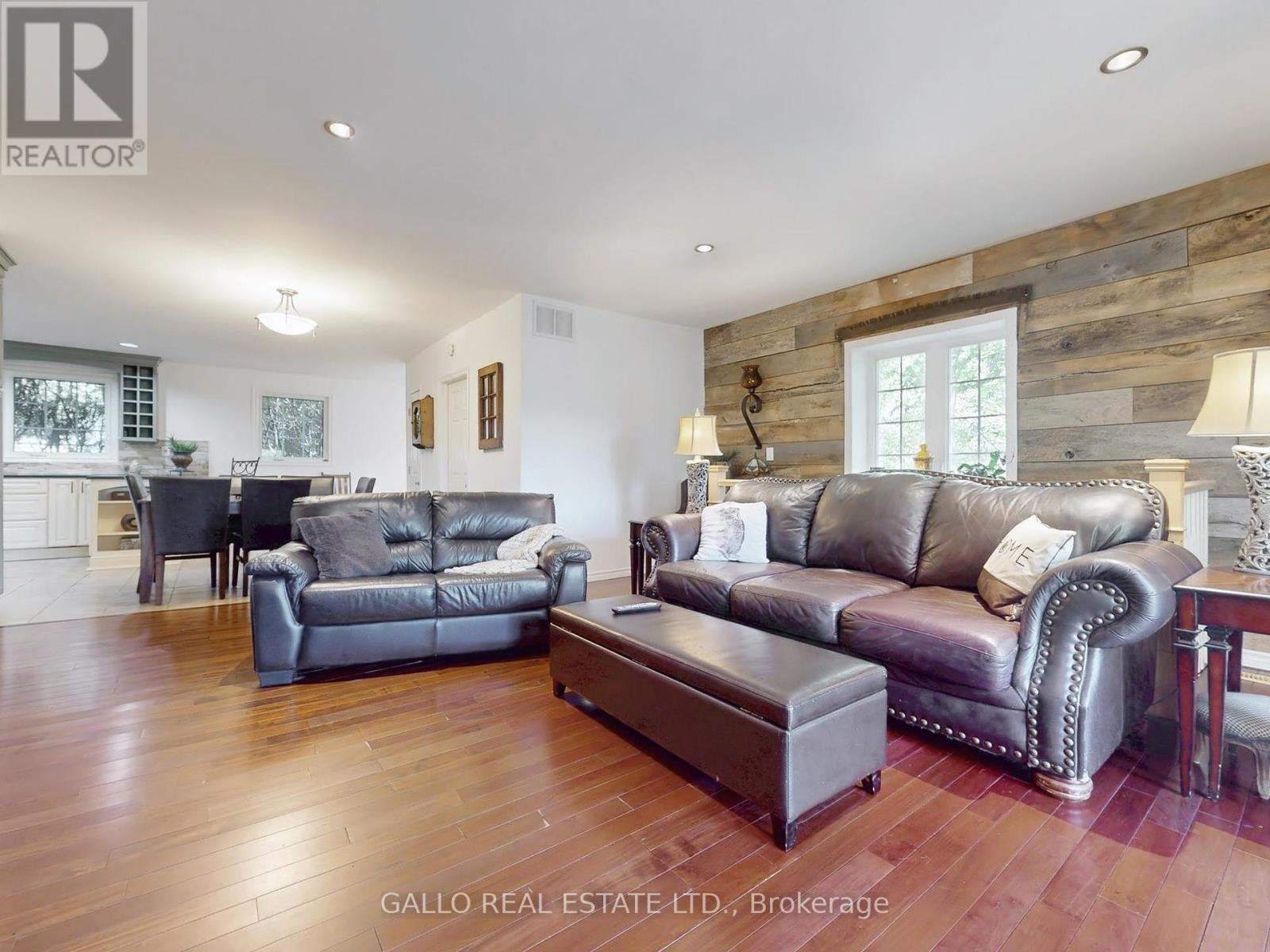 37 Windsor Drive, Whitchurch-Stouffville, Ontario  L4A 7X3 - Photo 9 - N12180885