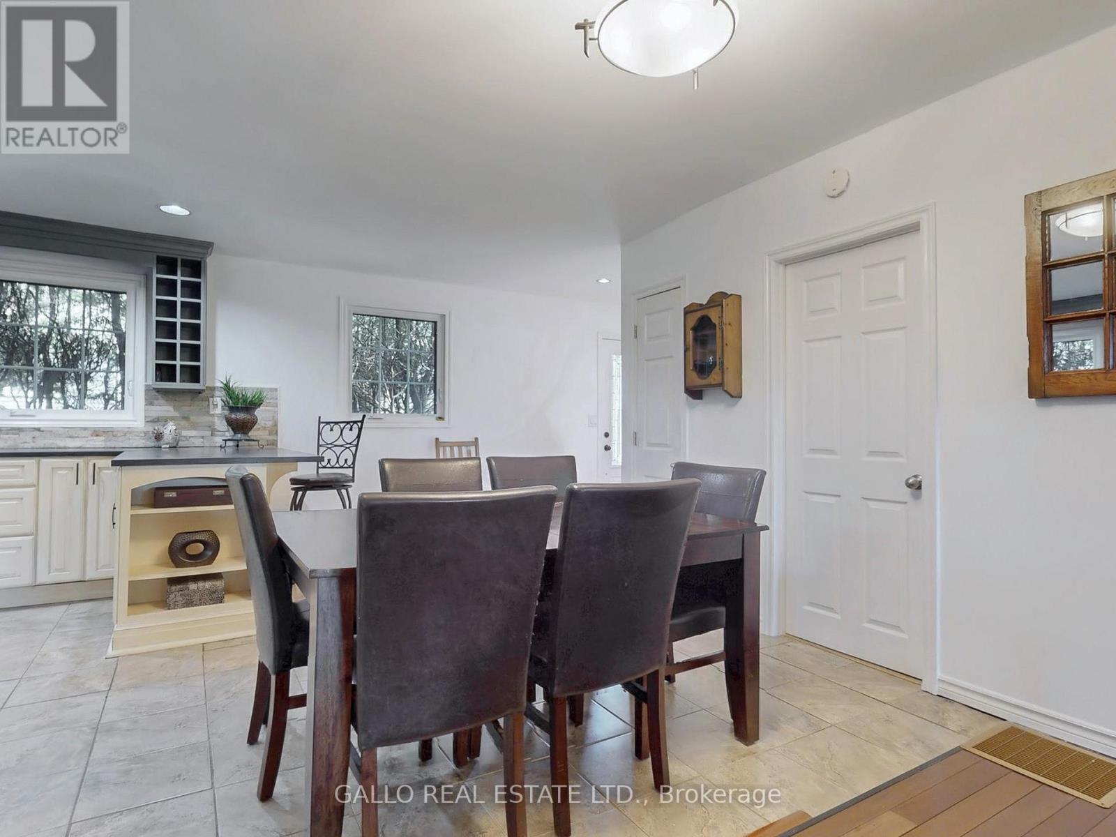 37 Windsor Drive, Whitchurch-Stouffville, Ontario  L4A 7X3 - Photo 13 - N12180885